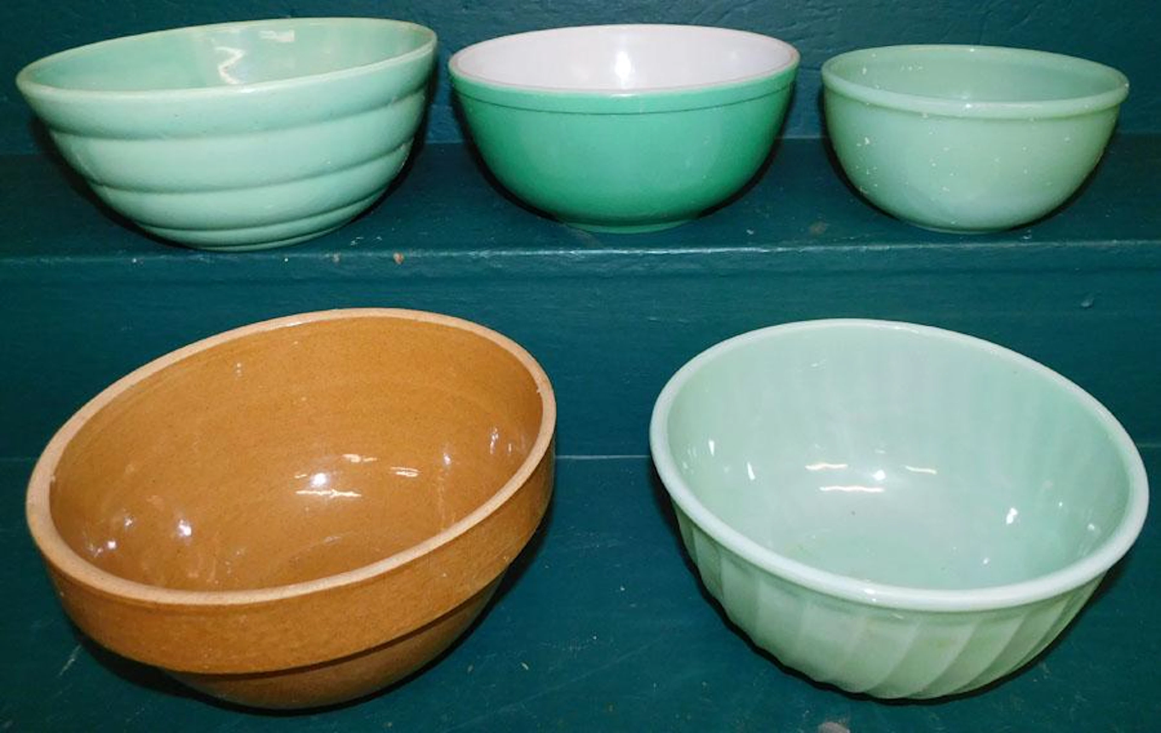 Lot 5 Mixing Bowls (2 Jadeite)