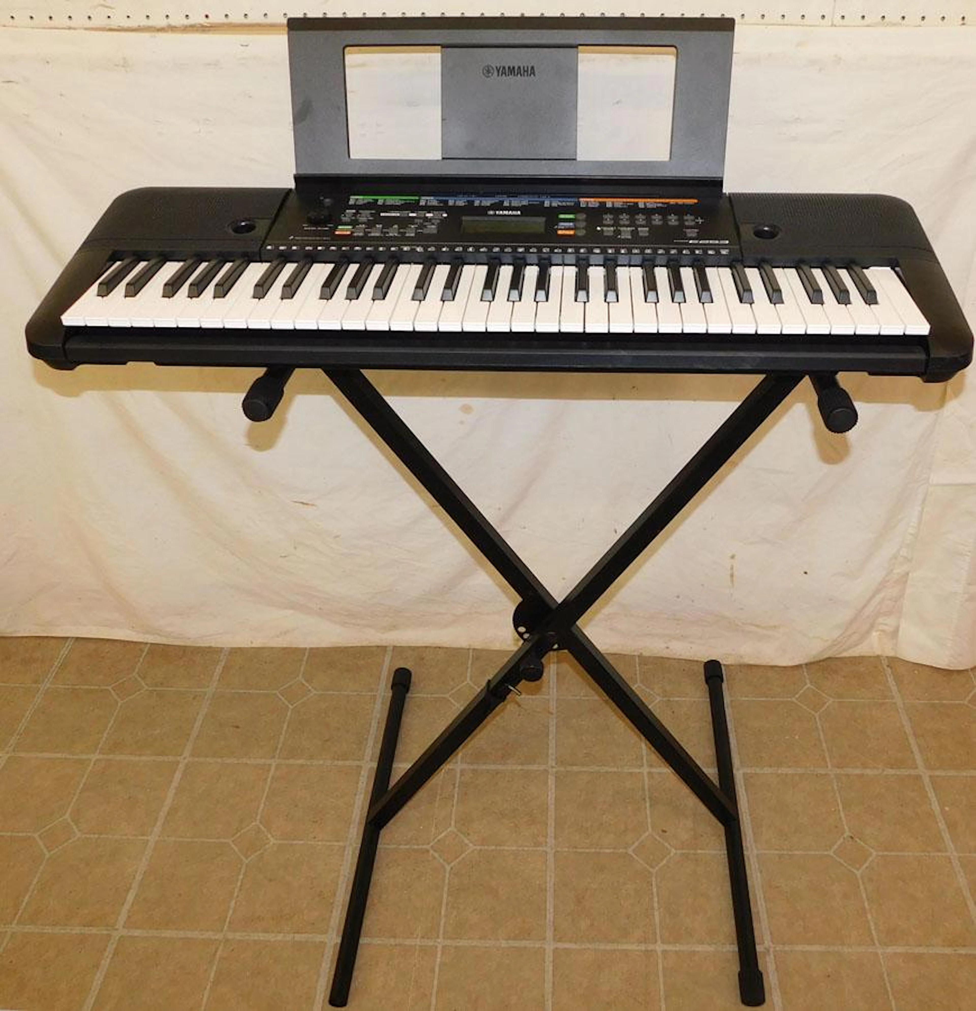 Yamaha Keyboard & Stand