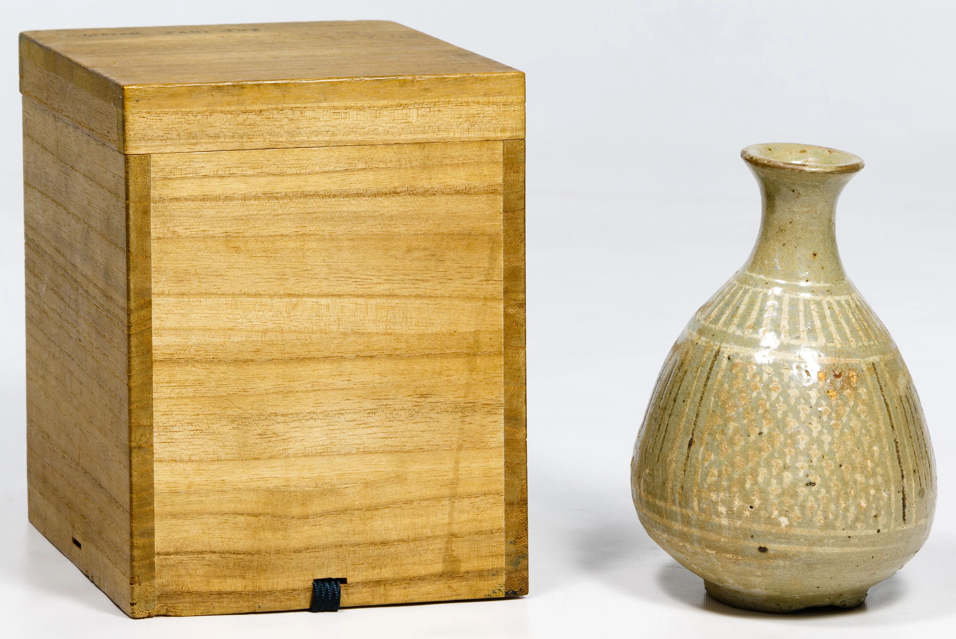 Korean Sanggam Inlaid Celadon Bottle