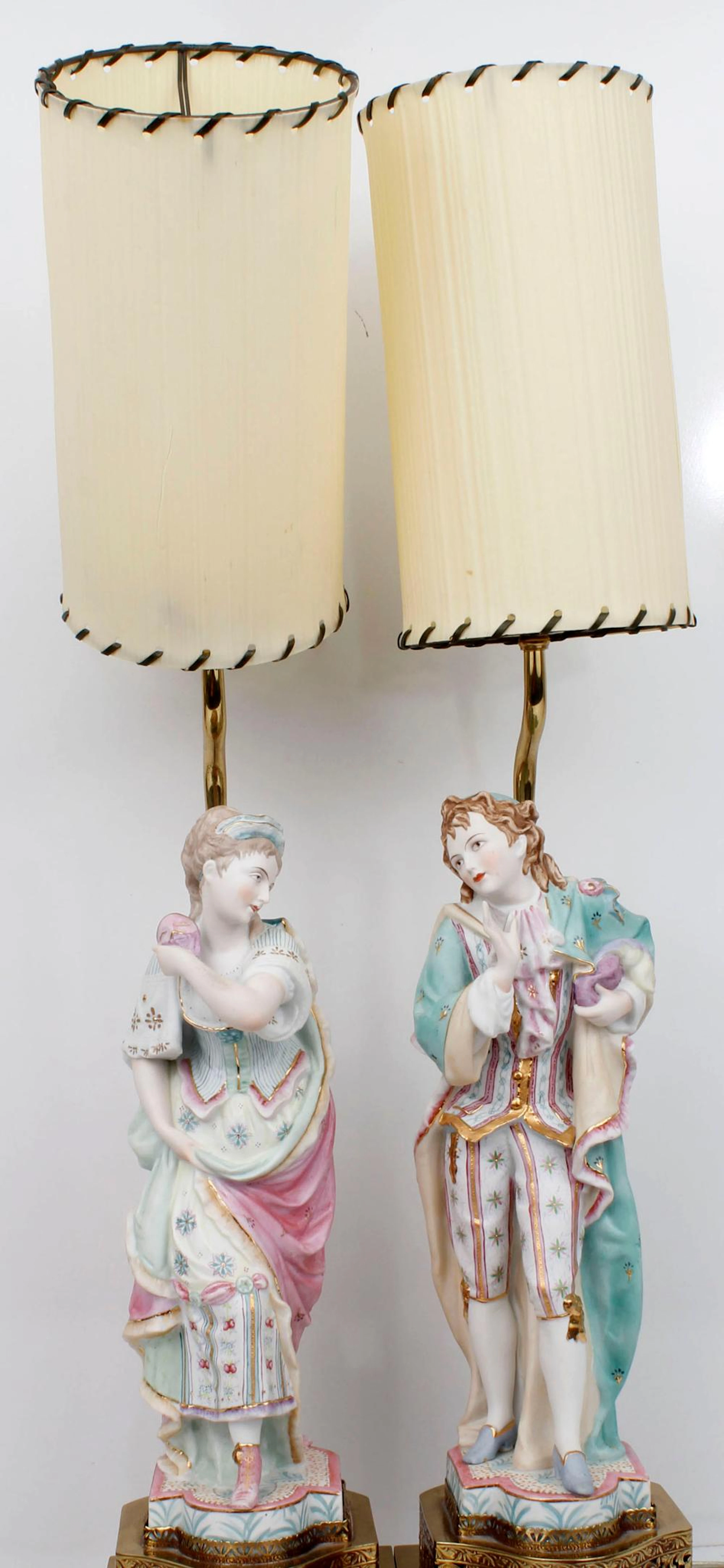 PAIR OF ANTIQUE FRENCH PROVINCIAL TABLE LAMPS