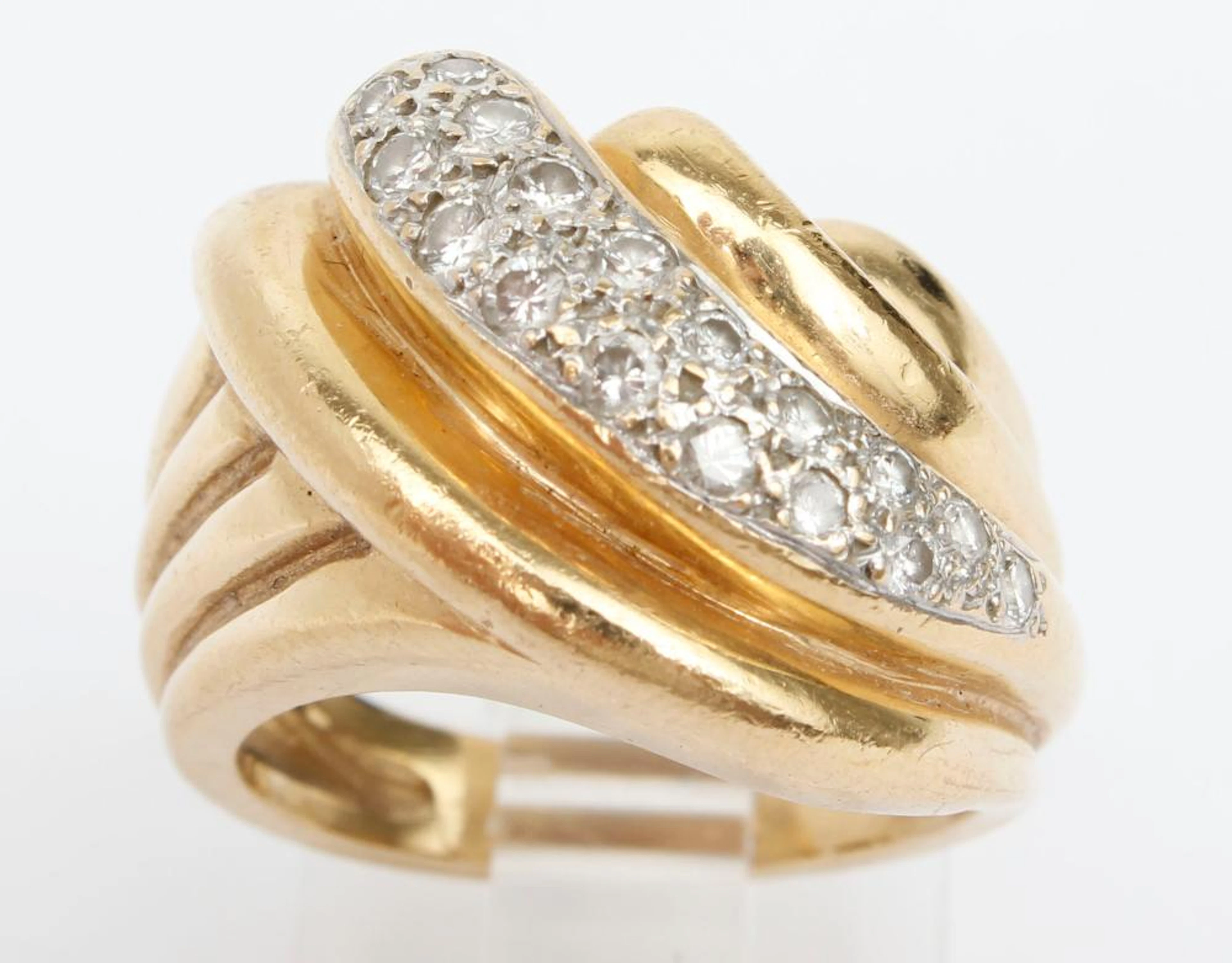 18K YELLOW GOLD SWIRL DIAMOND RING