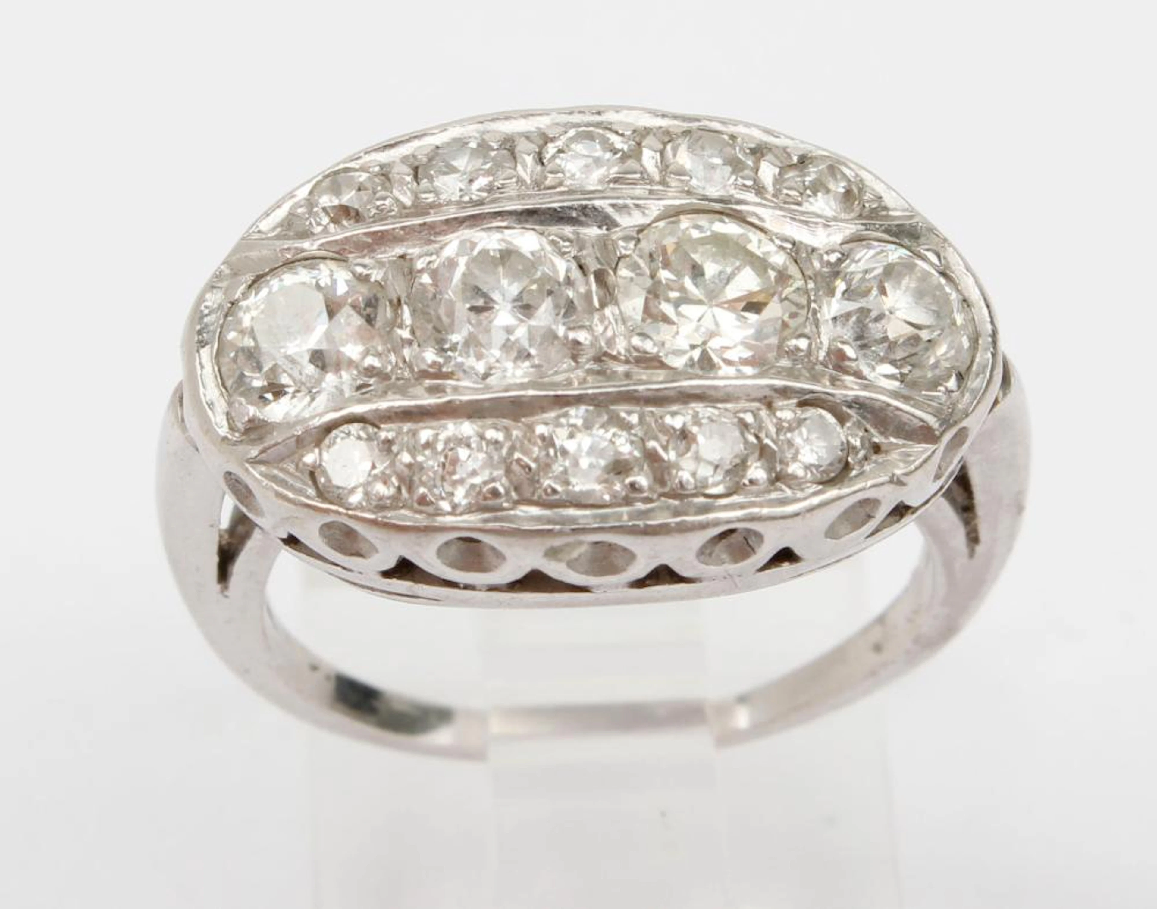 14K WHITE GOLD DIAMOND ANTIQUE RING