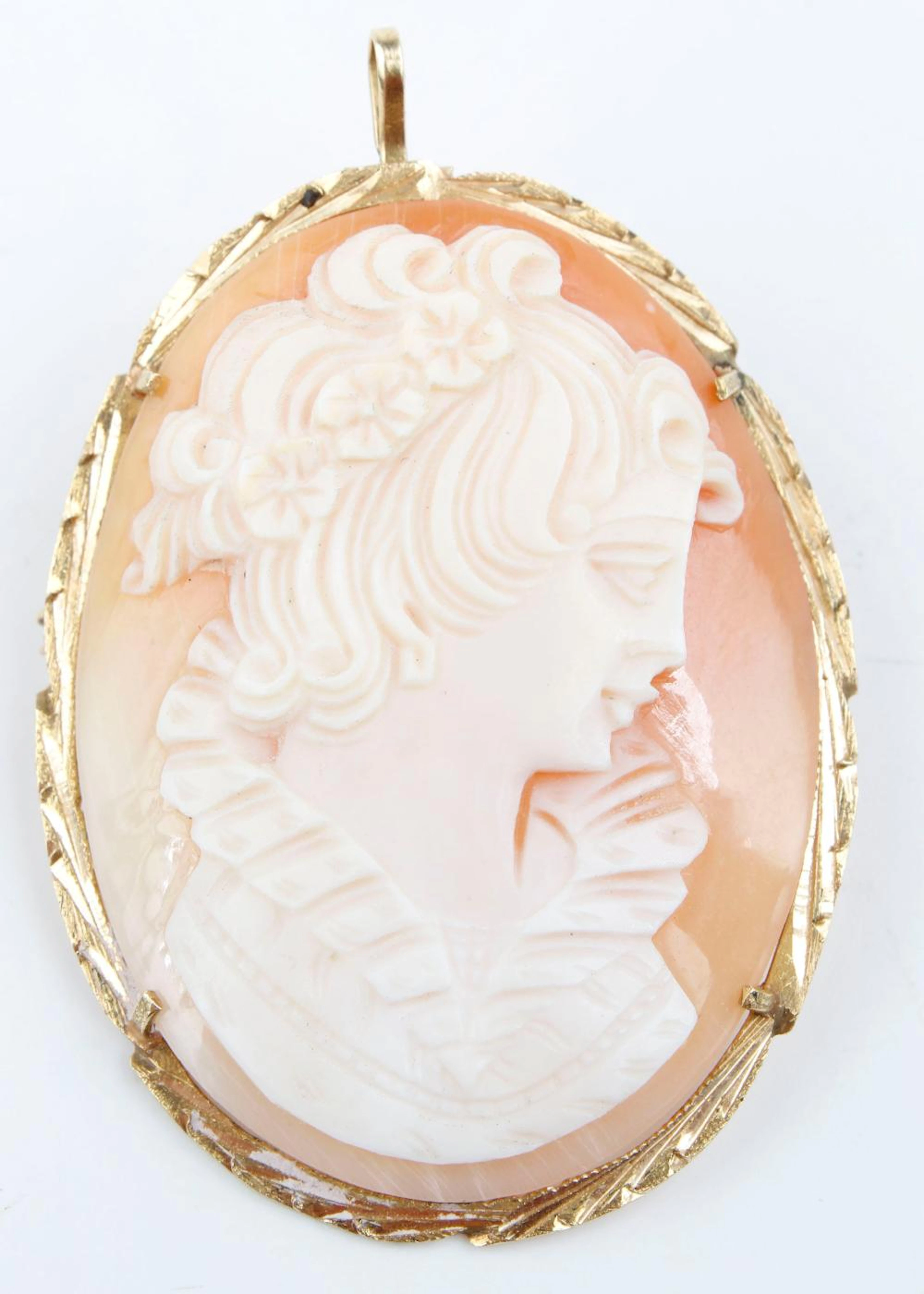 18K YELLOW GOLD HAND CARVED CAMEO BROOCH