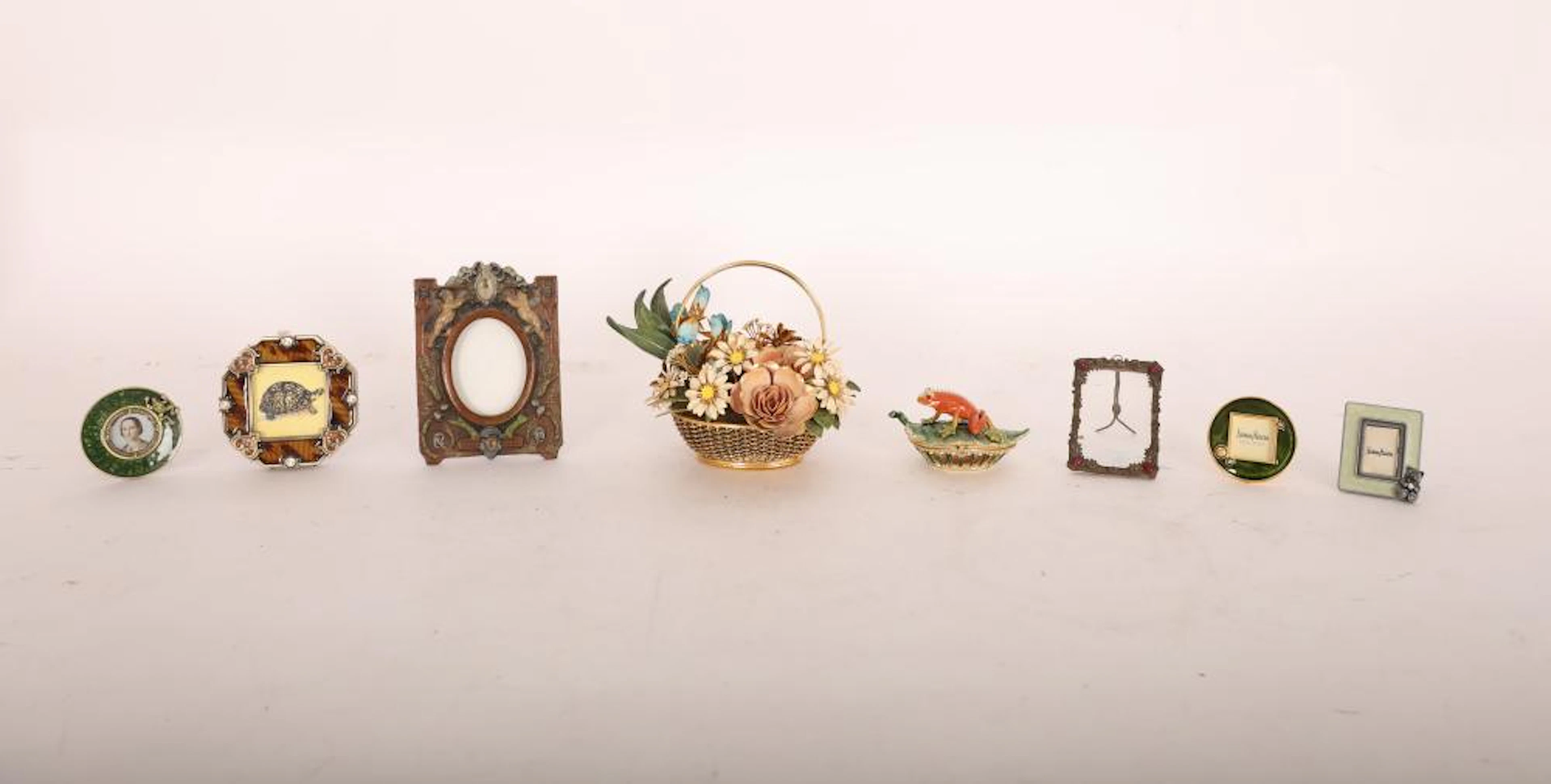 8Pc Enameled Picture Frames & Decorative Pieces