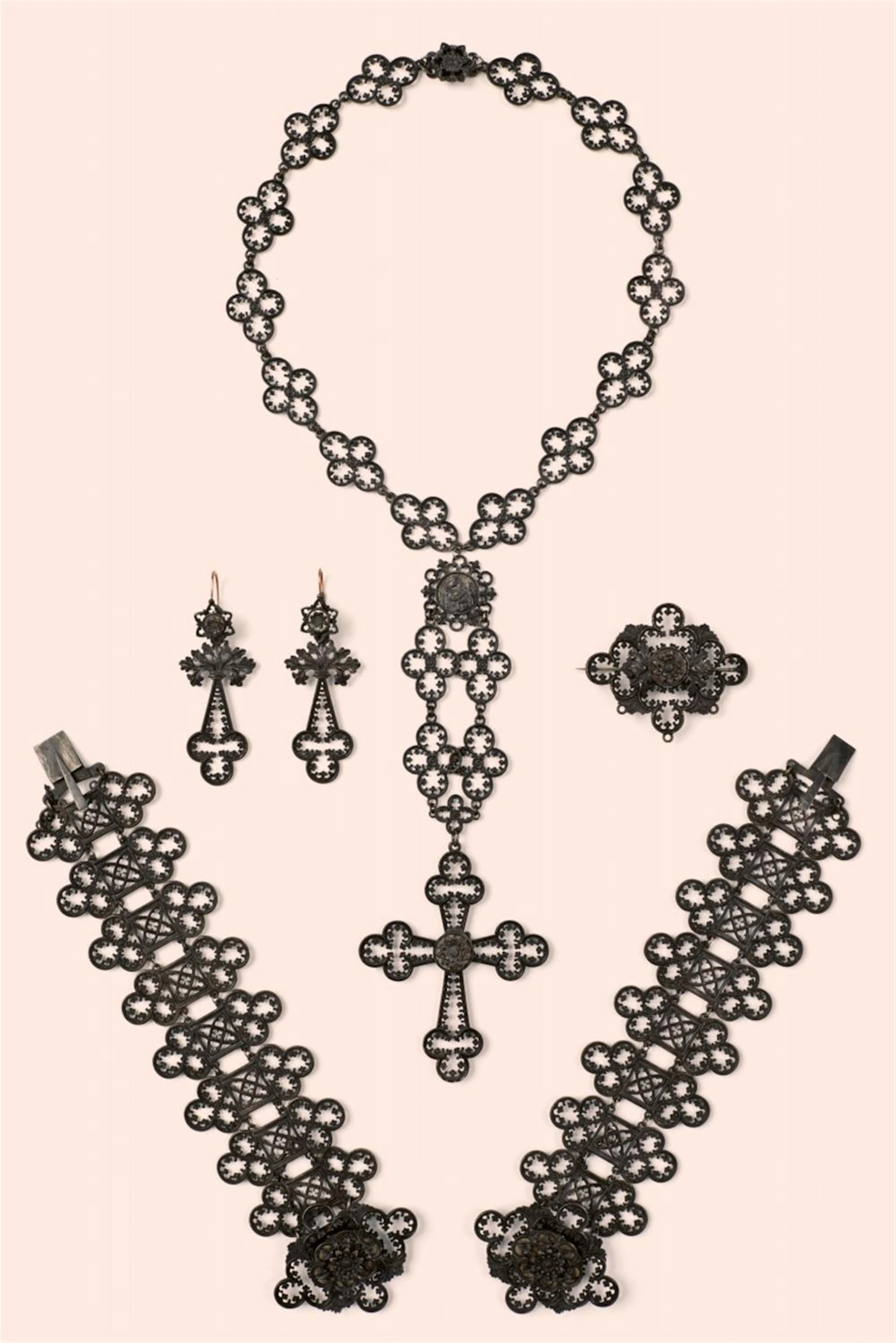 An important cast iron parure in the original box
