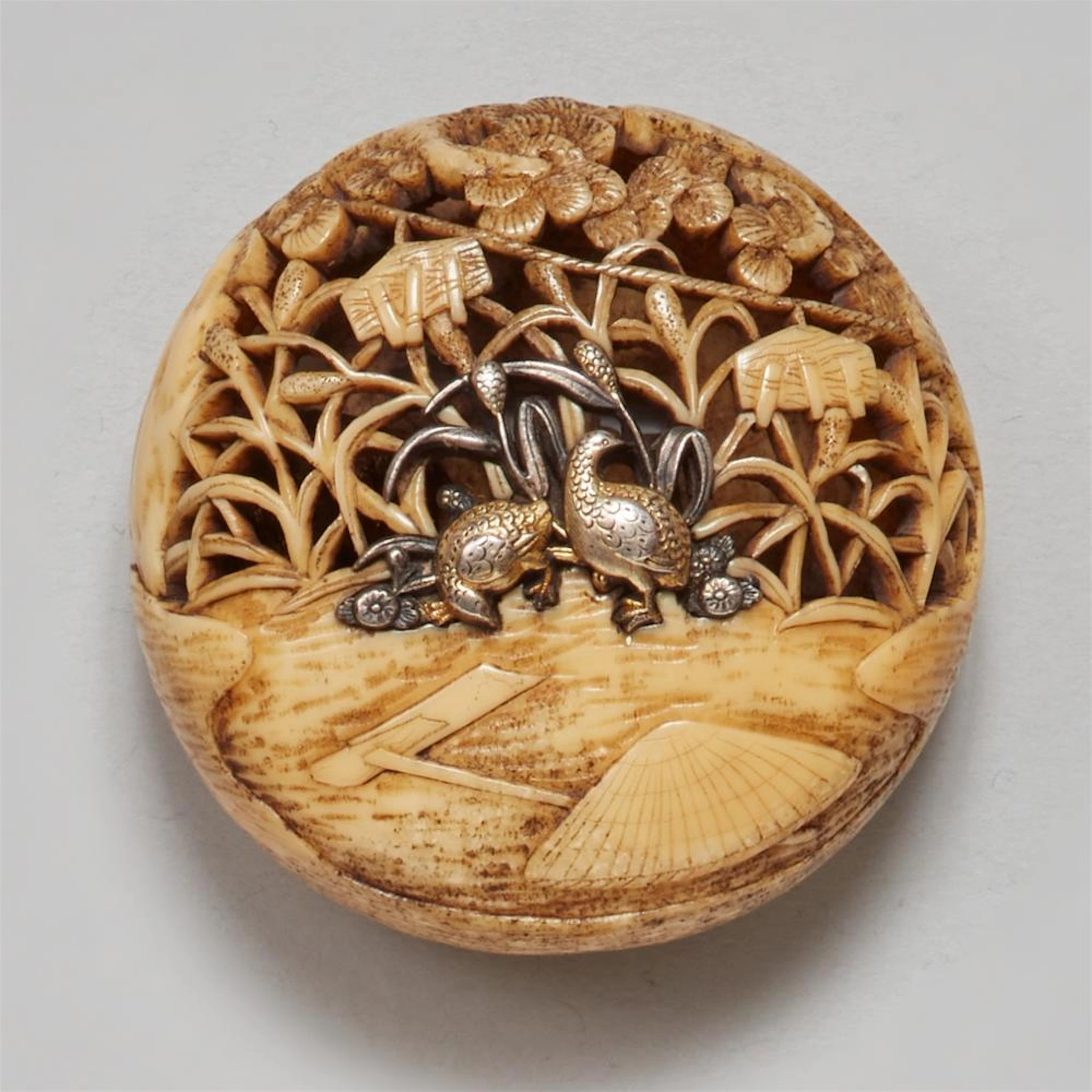 A large walrus tusk ryusa manju. 19th century