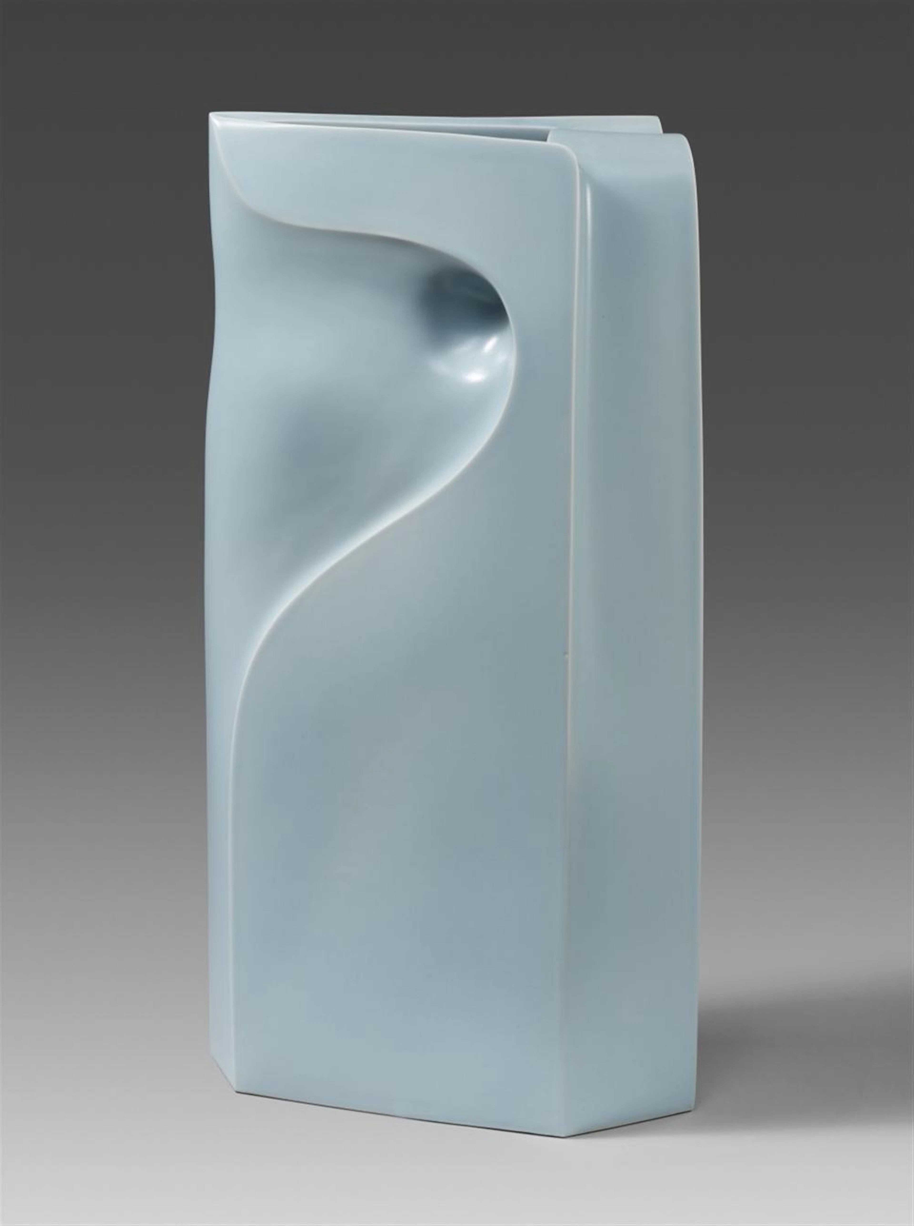 A very large vase, by Kita Hiroyuki (born 1944). Late 20th century