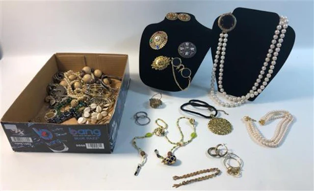 FASHION JEWELRY AND ACCESSORIES BOX LOT