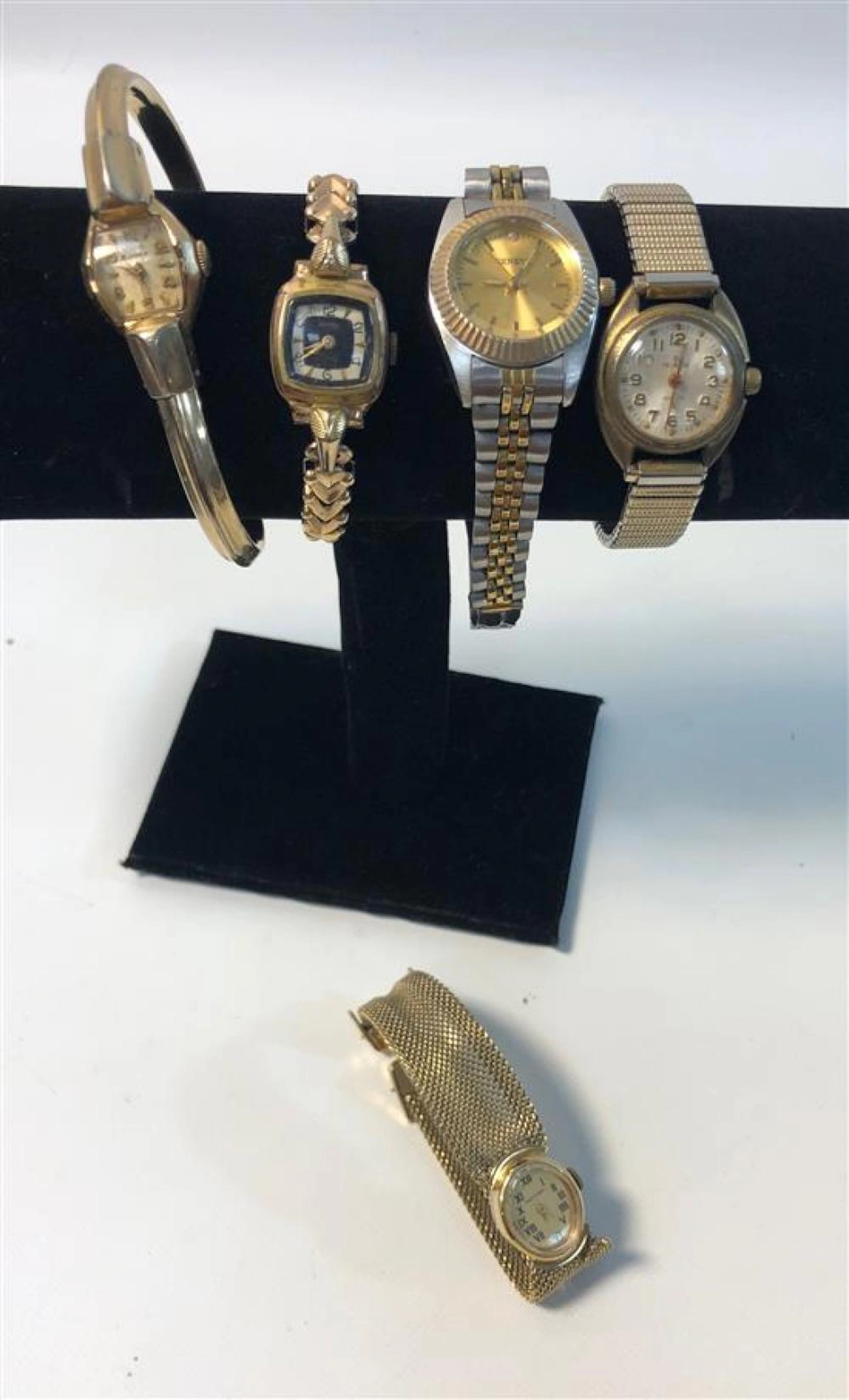 FIVE VINTAGE WRIST WATCHES