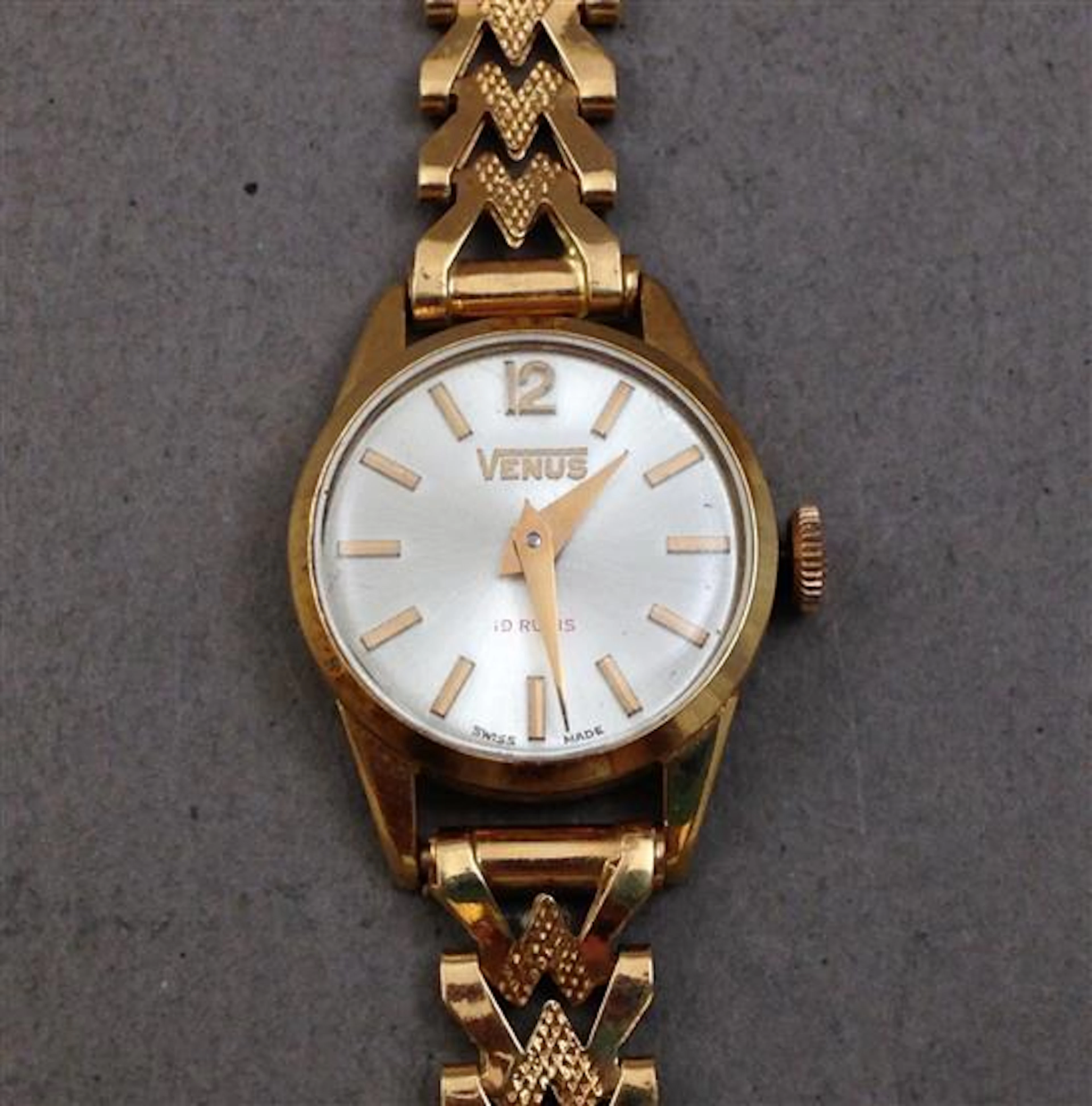 VENUS LADIES STAMPED 18K YELLOW GOLD LADIES WATCH WITH 18K BAND, 7.25"