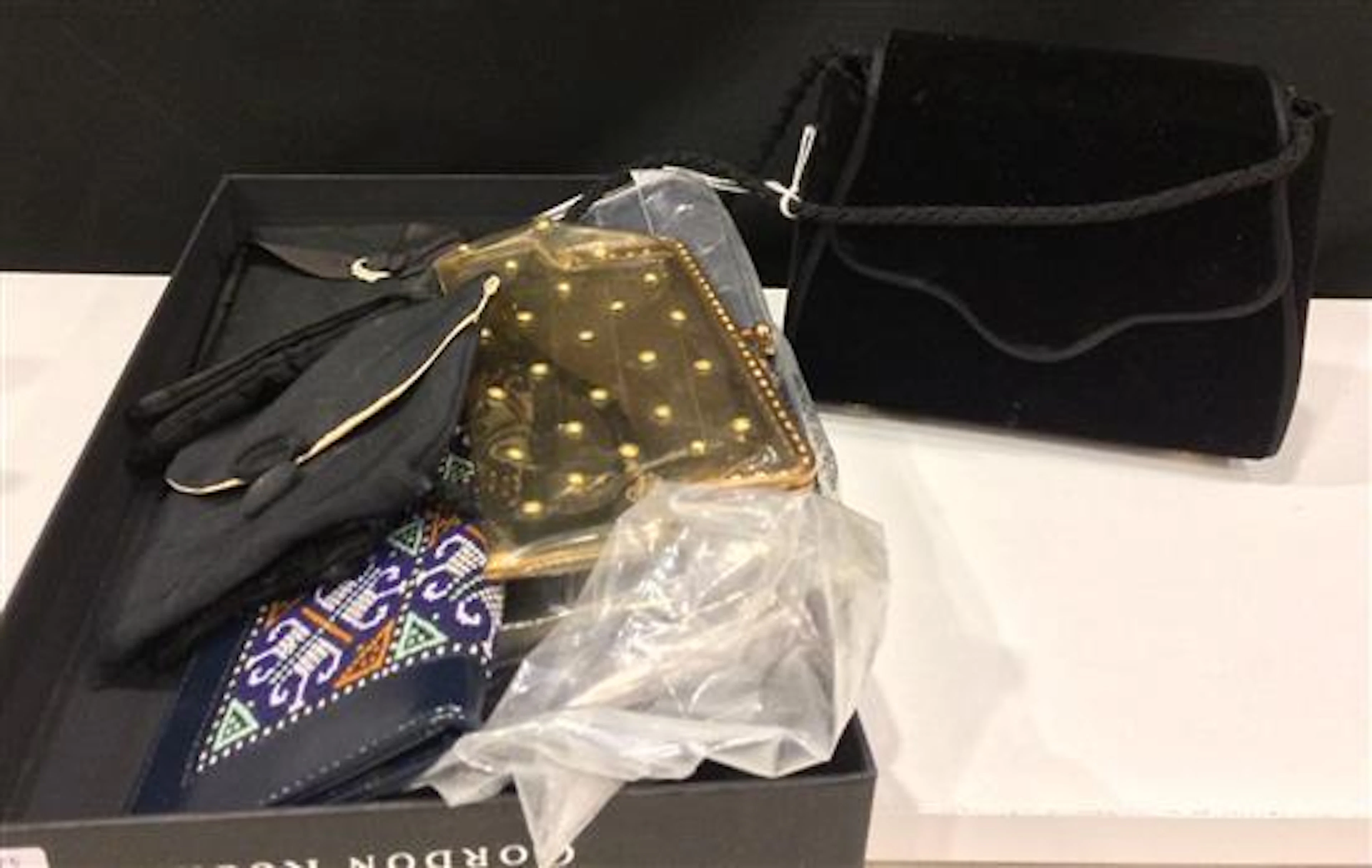 LOT OF WOMEN'S PURSES AND ACCESSORIES INCLUDING: VINTAGE "PREMIERE EDITION" 6.75" X 5" BLACK VELVET HAND BAG WITH FEET FEATURING INS..