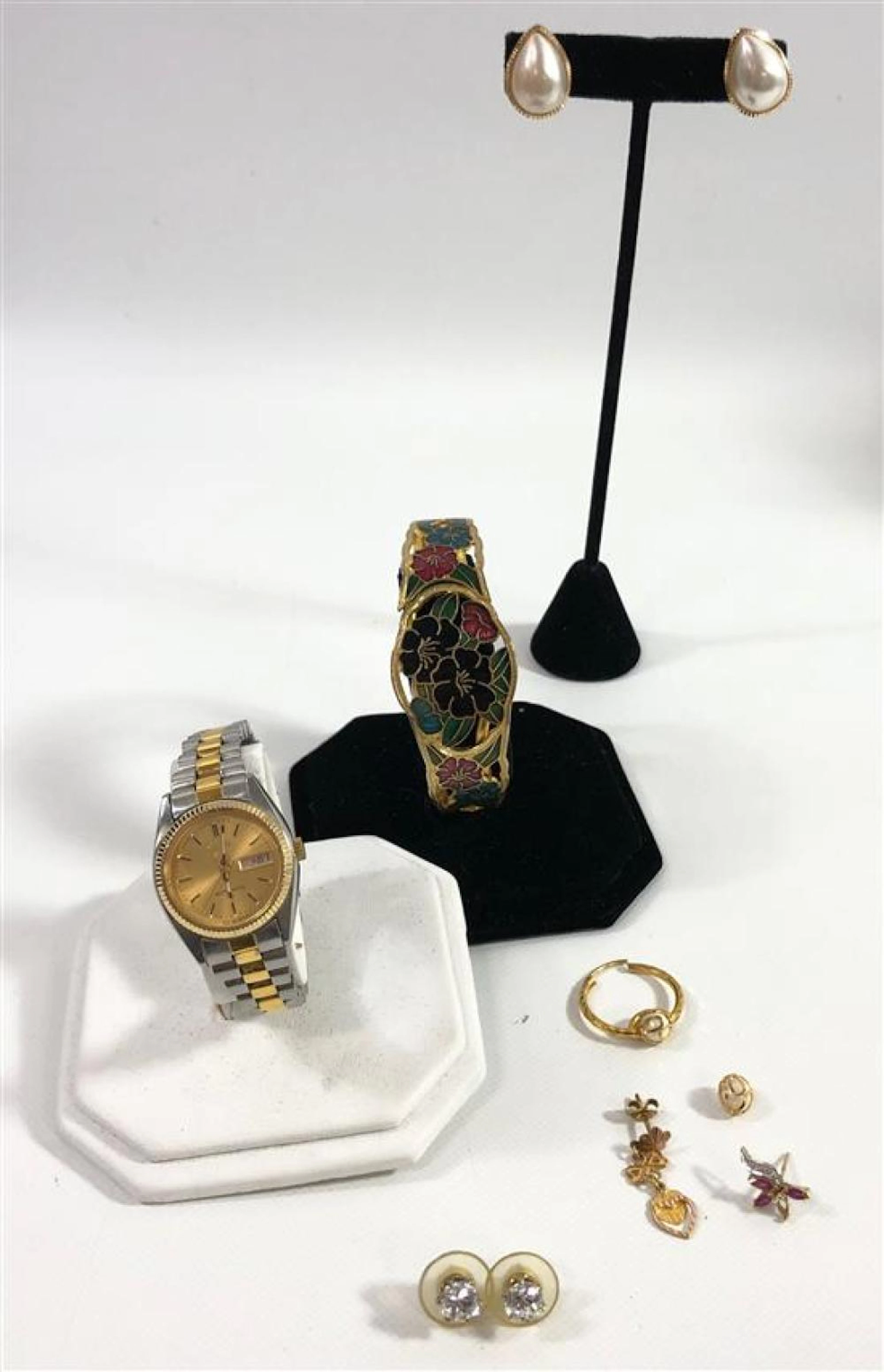 JEWELRY AND ACCESSORIES