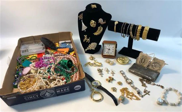 BOX LOT JEWELRY AND ACCESSORIES