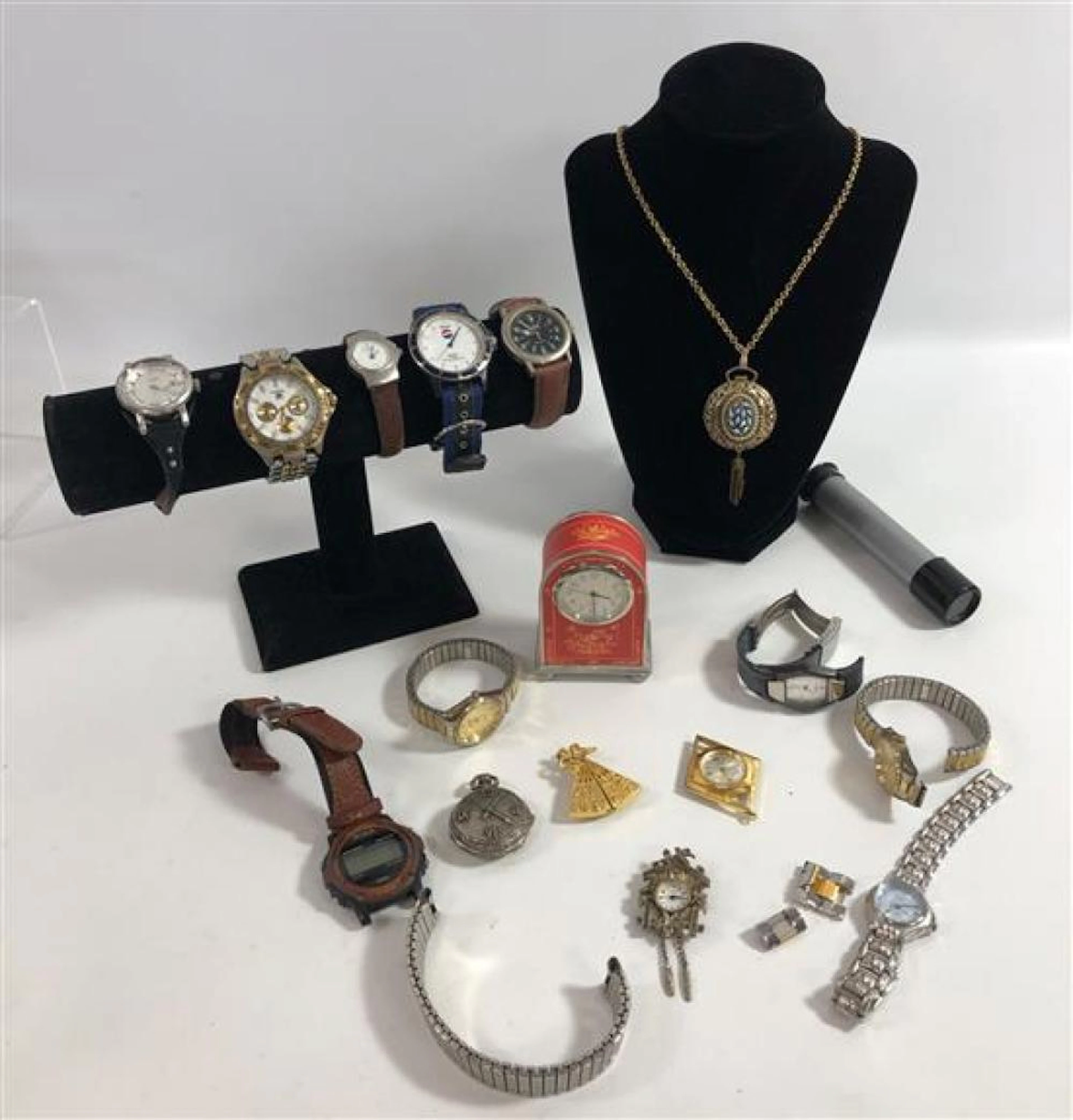 WATCHES AND ACCESSORIES LOT