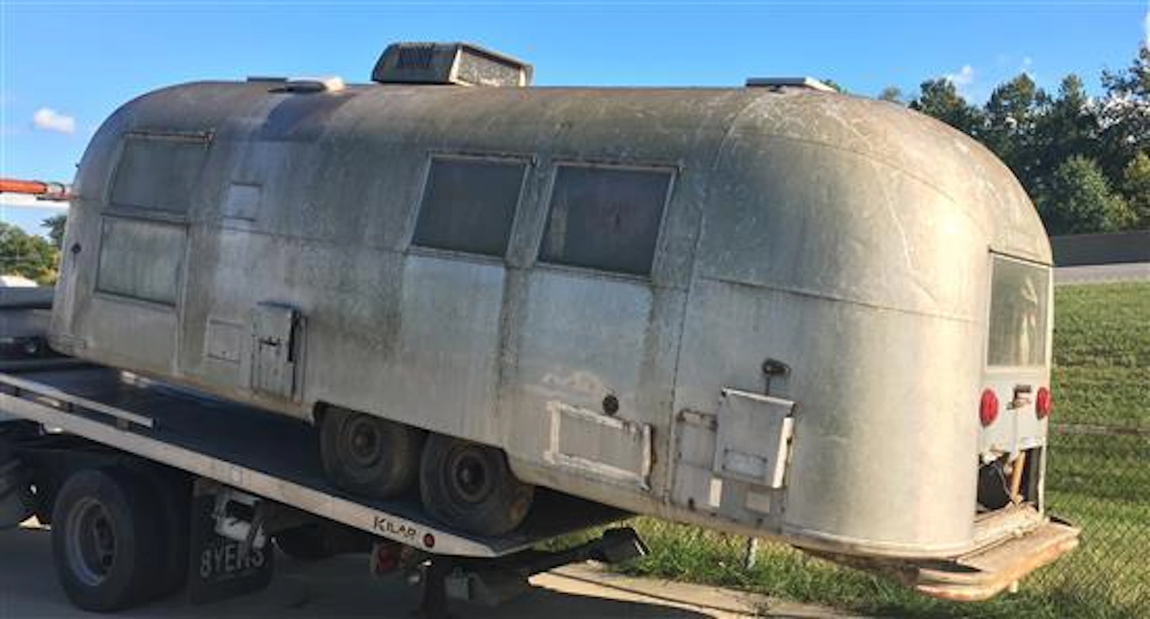 1964 AIRSTREAM OVERLAND 26'