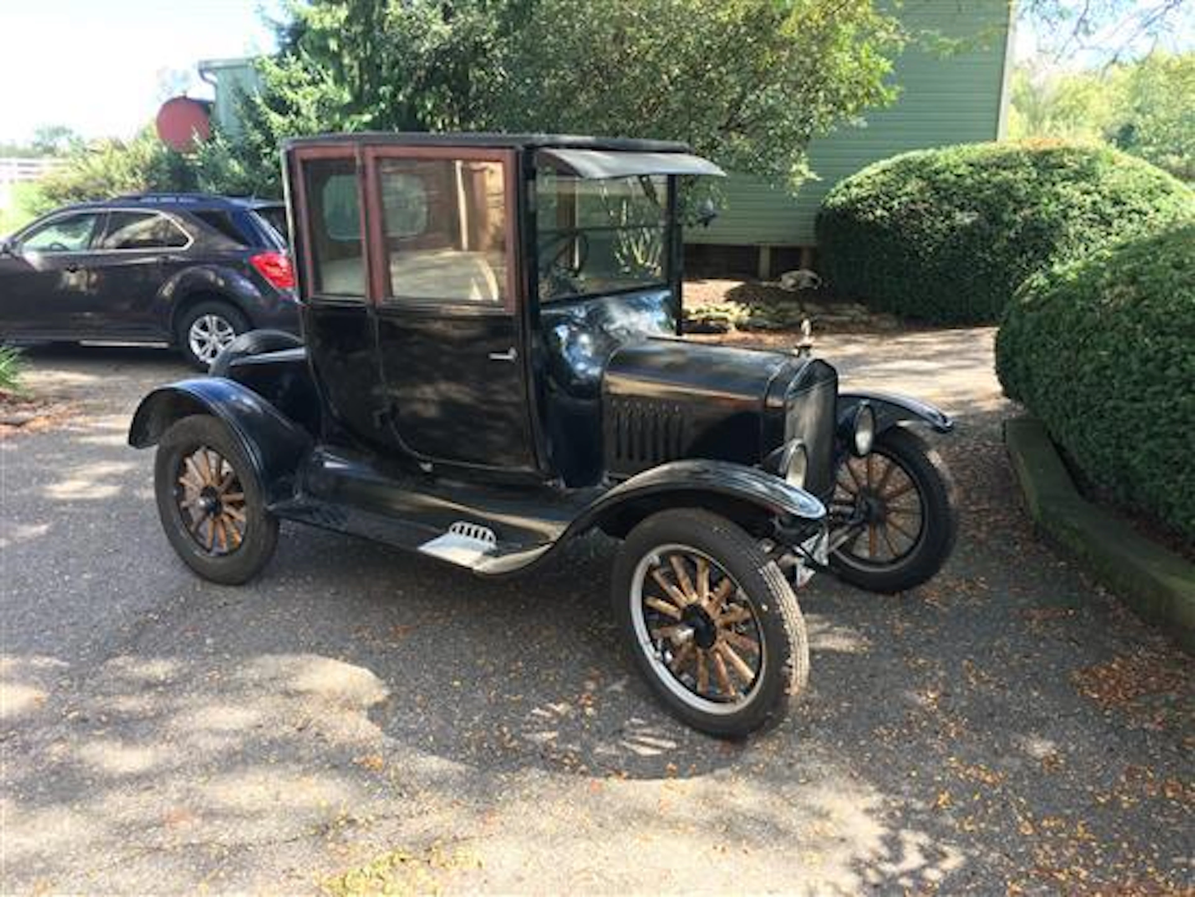 1921 FORD MODEL T 5 WINDOW COUPE, NEW GAS TANK, 30 X 3.5 DEMOUNTABLE WHEELS, NEW RINGS, VALVE SPRINGS, REBUILT MAG, CAST PISTONS, 4...