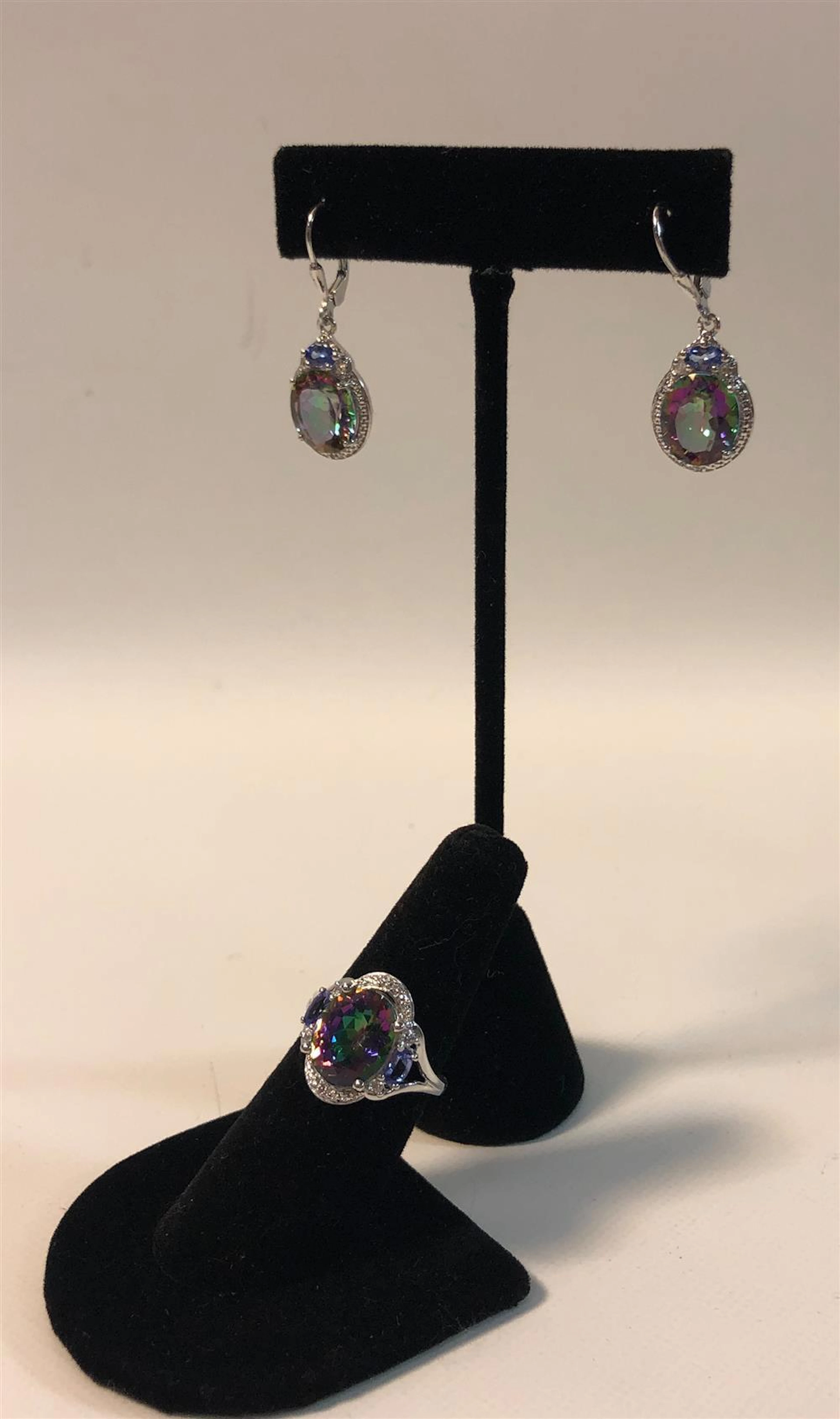 SILVER AND GEMSTONE JEWELRY SET