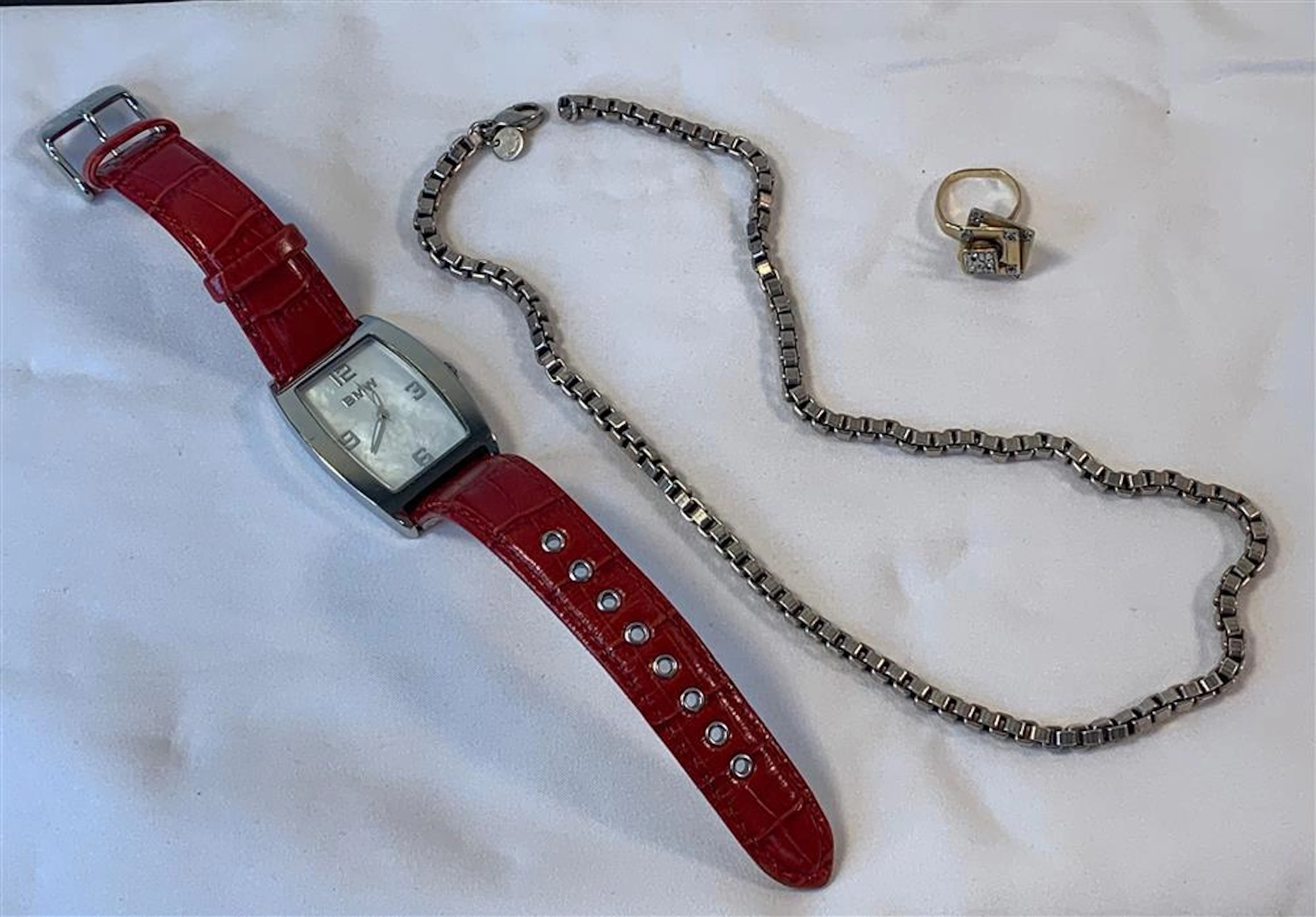 DESIGNER JEWELRY AND GOLD ACCESSORIES