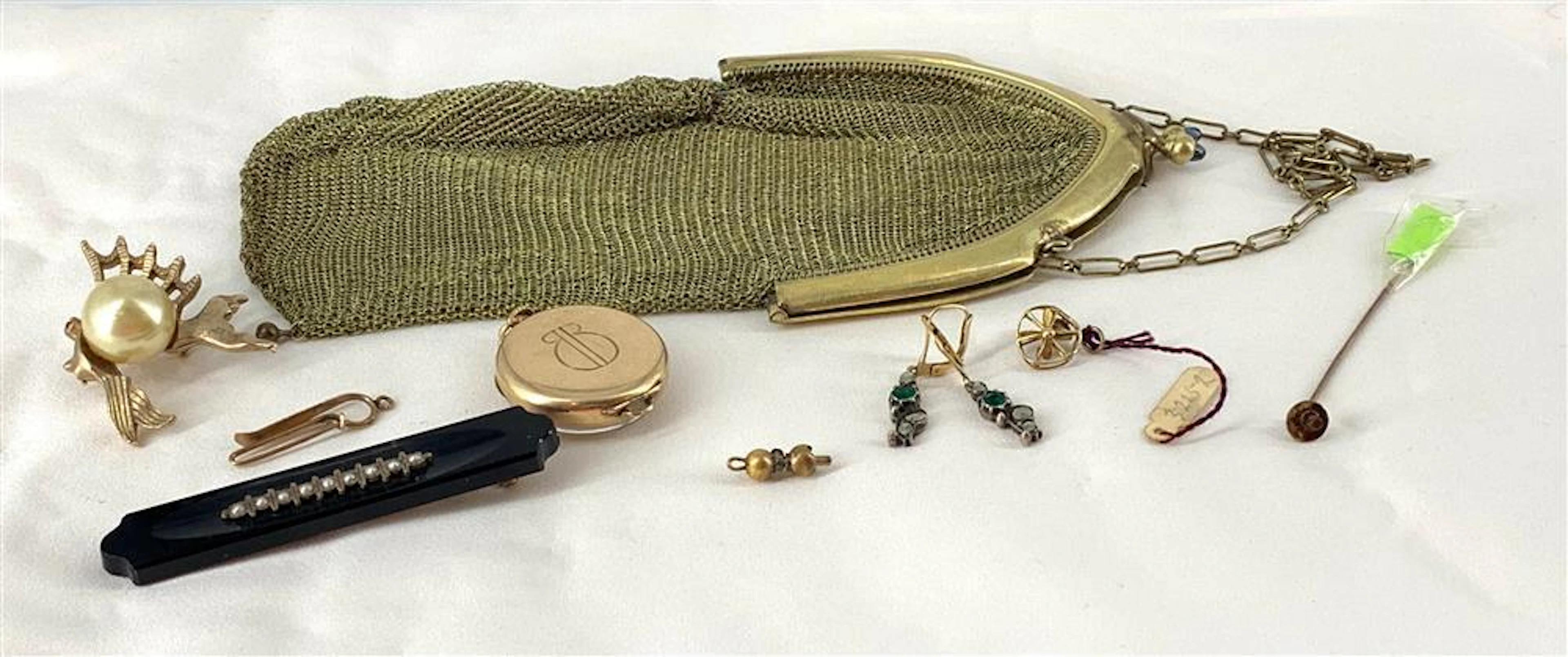 LOT OF ASSORTED JEWELRY AND ACCESSORIES