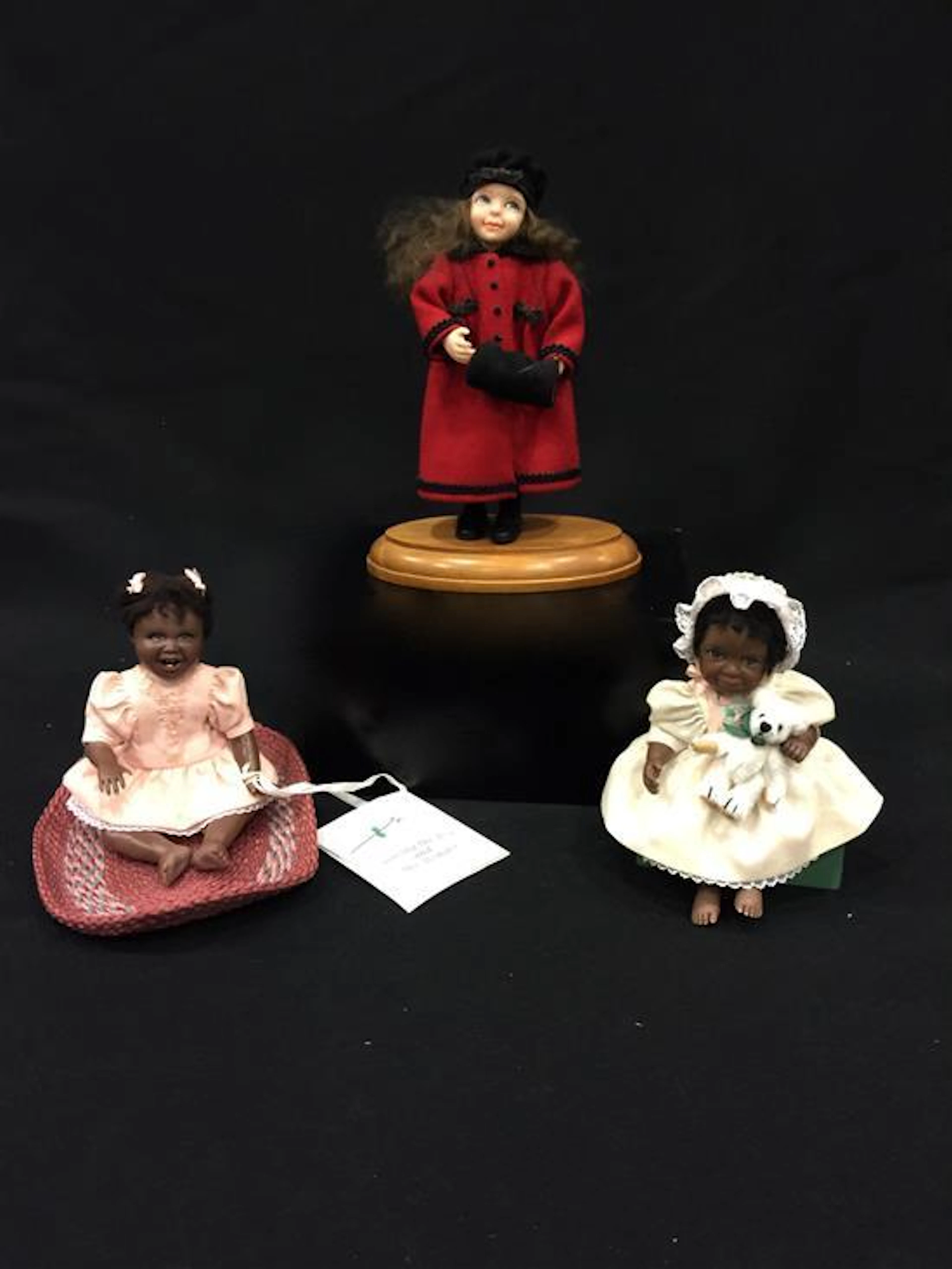 (3) WEE WONDERS RESIN ARTIST DOLLS BY ROSE CODDAIRE INCLUDING (2) 4" DOLLS "KENDRA" L.E. 50 AND "SAMMIE" L.E. 14/25 AND 6" "SARA'S W..