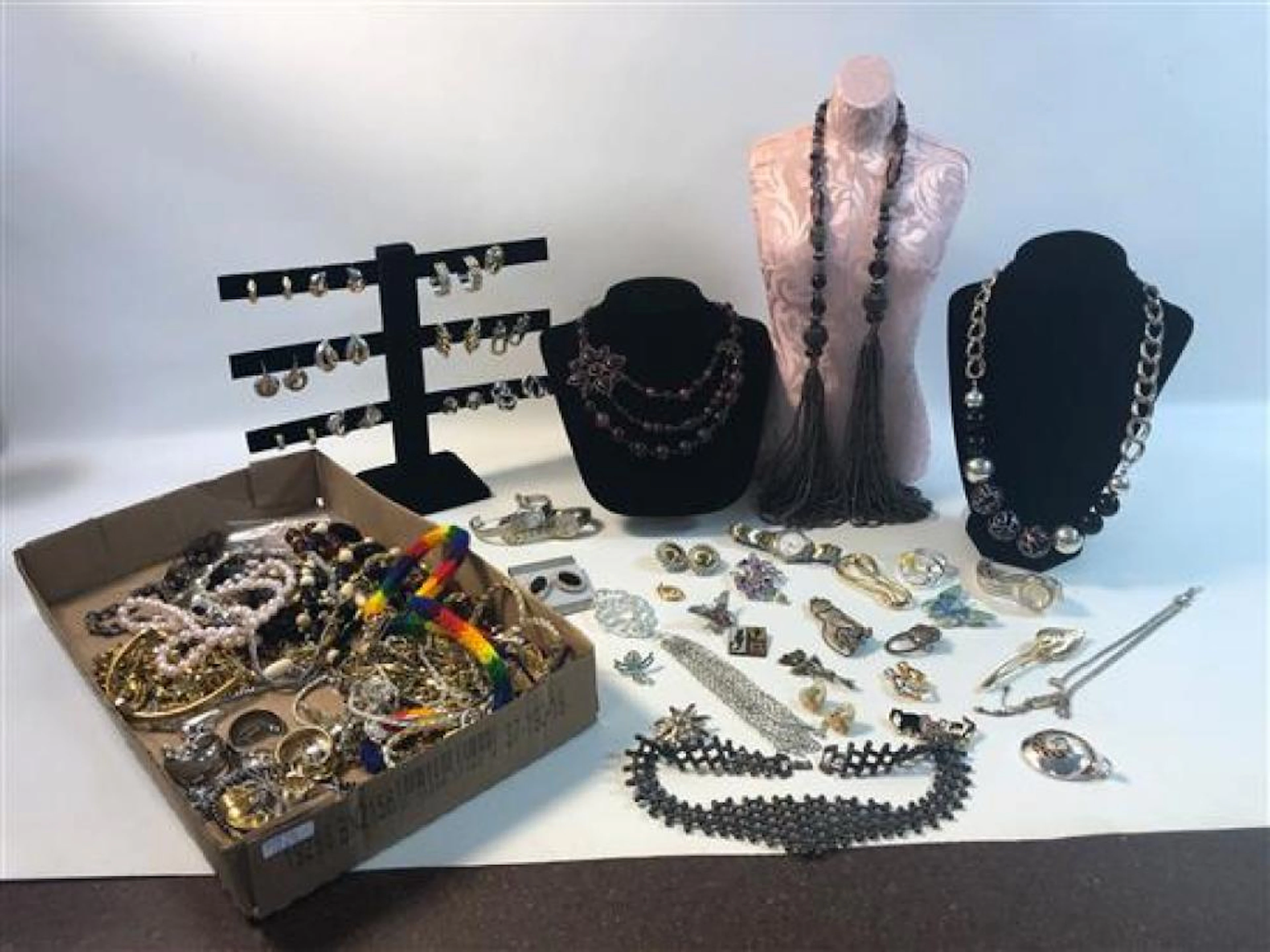 BOX LOT FASHION JEWELRY