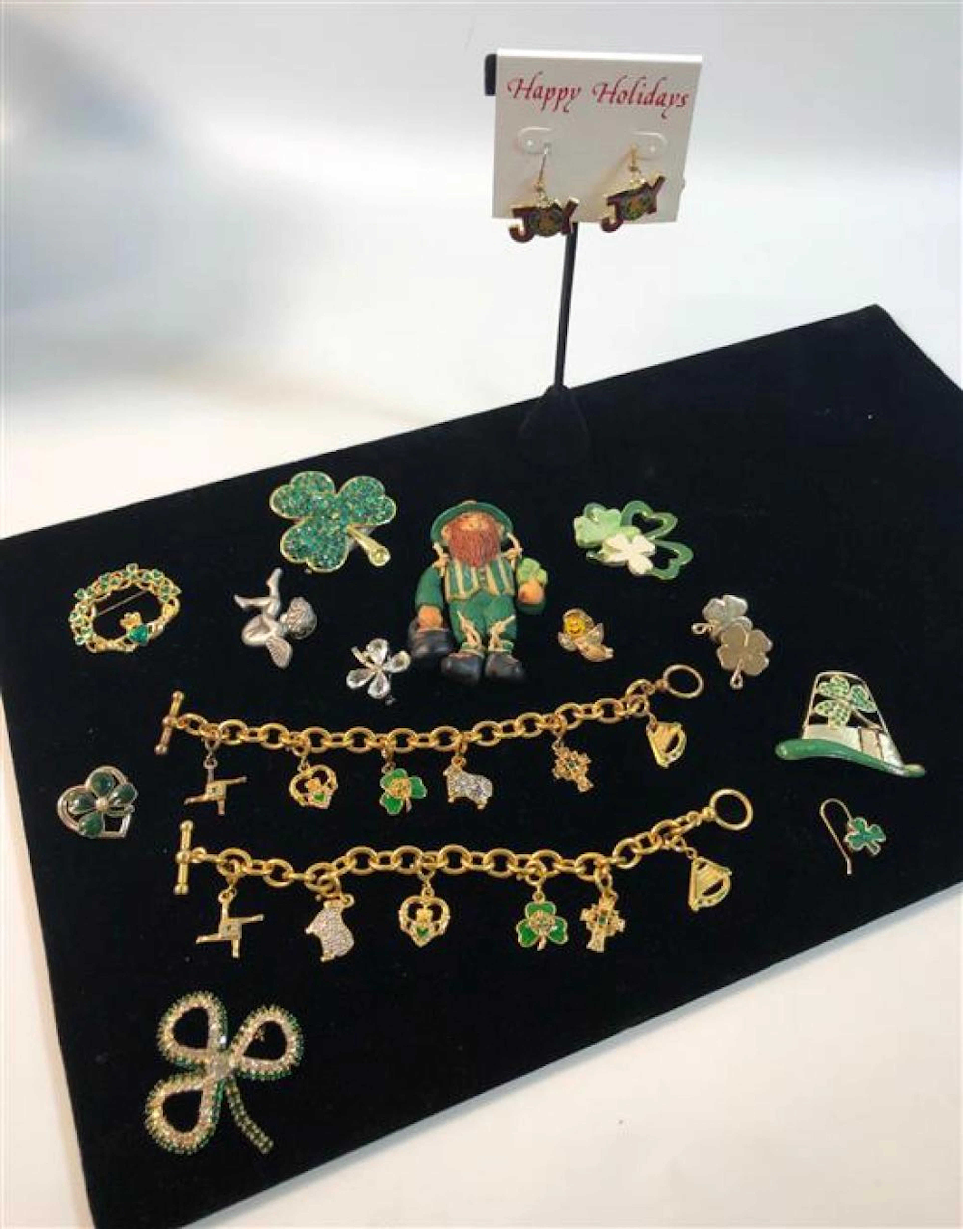 HOLIDAY THEME JEWELRY AND ACCESSORIES