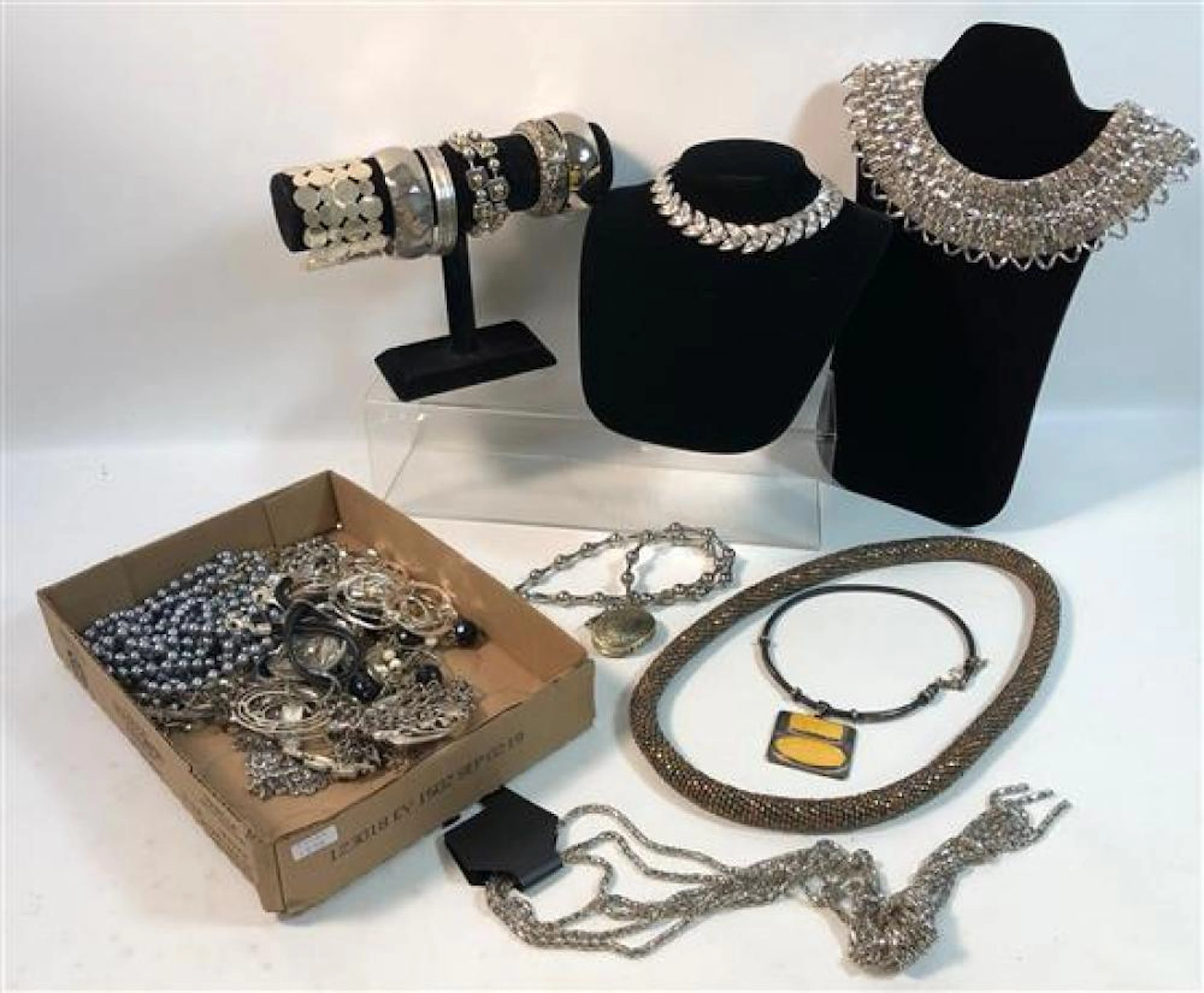SILVER TONE FASHION JEWELRY AND ACCESSORIES LOT