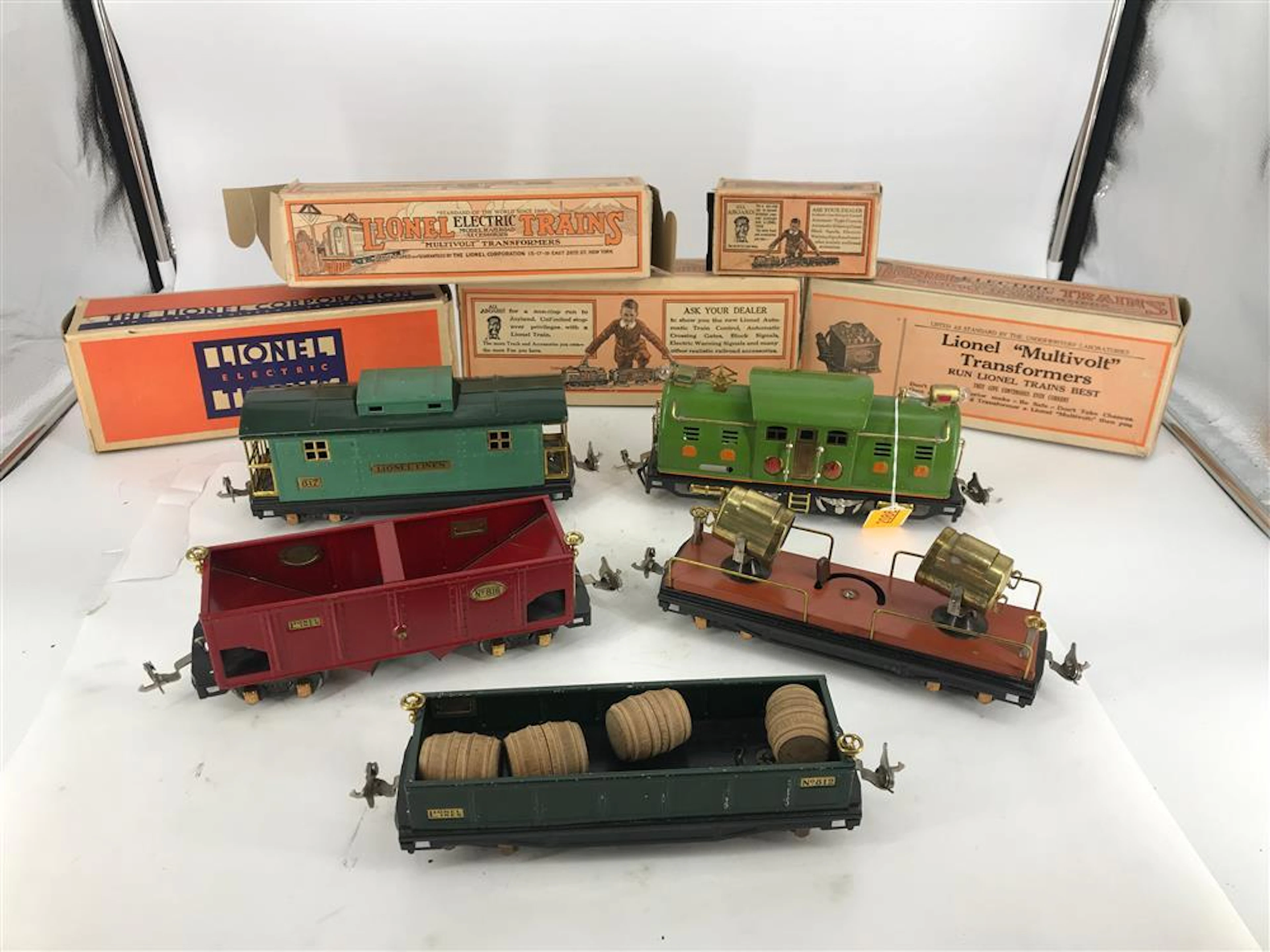 LIONEL PREWAR O GAUGE SET #247E FREIGHT TRAIN SET IN ORIGINAL BOX, WITH 254E PEAGREEN ELECTRIC ENGINE, 816 HOPPER - RED WITH BOX, 81...