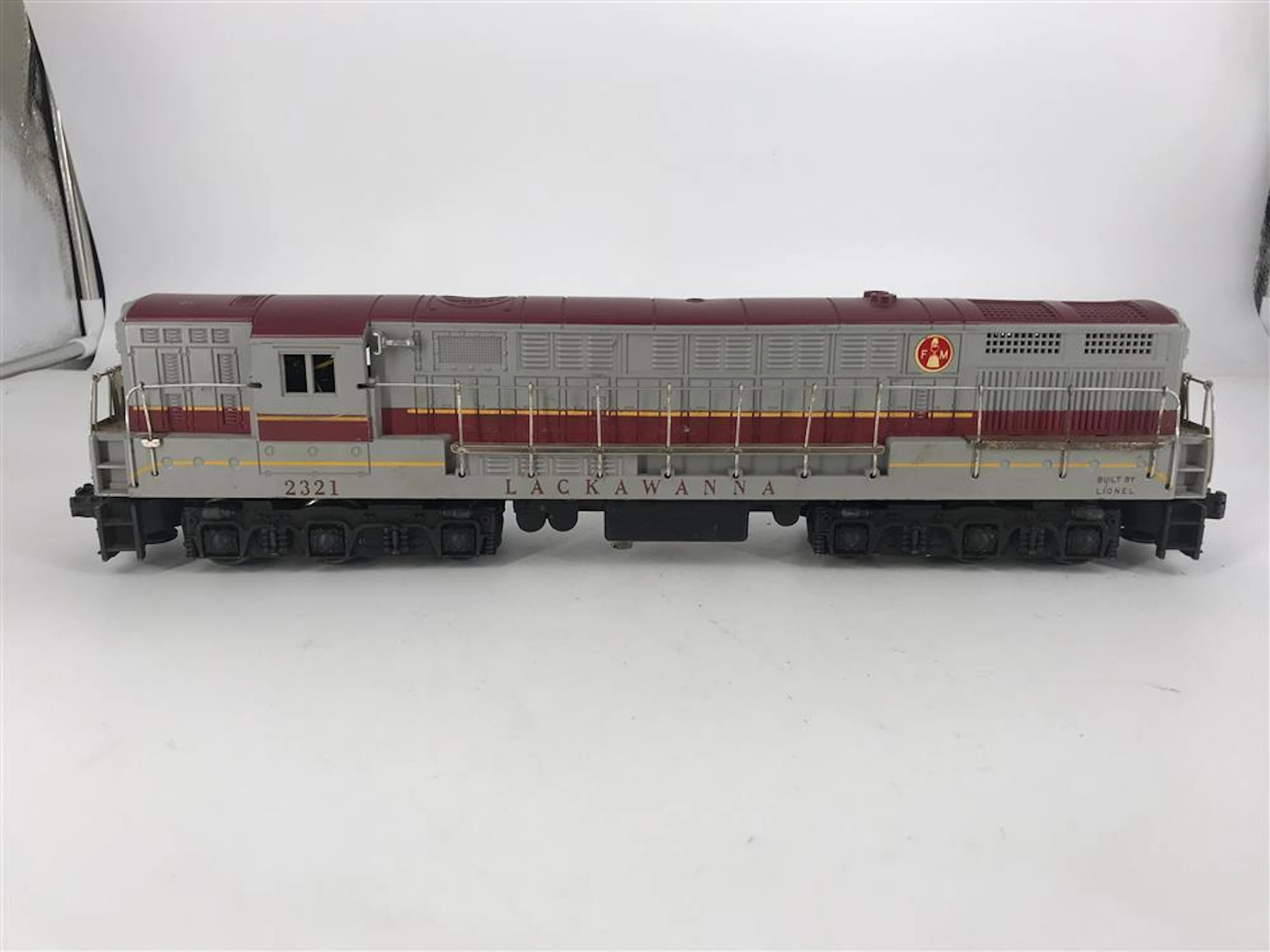 LIONEL POSTWAR O GAUGE 2321 LACKAWANNA TRAIN MASTER DIESEL MAROON ROOF