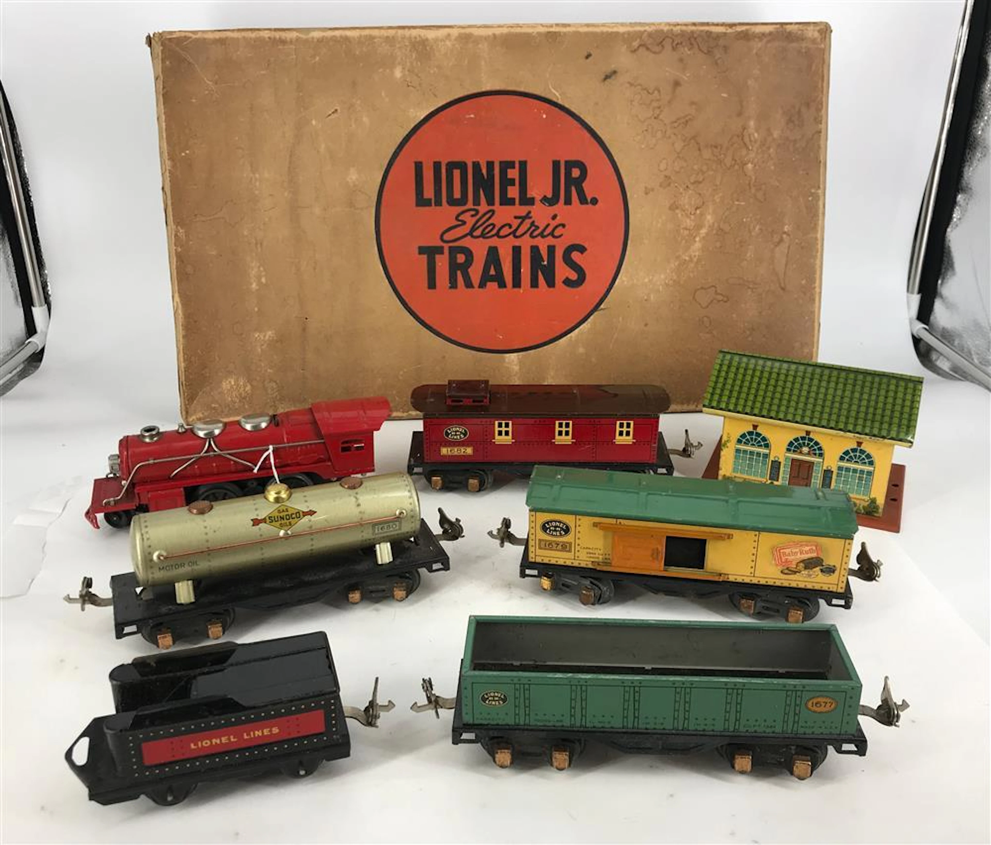 LIONEL PREWAR O GAUGE JUNIOR TRAIN SET #1054 IN ORIGINAL BOX, LIONEL JUNIOR ENGINE AND TENDER, #1679 BABY RITH BOX CAR, #1680 TANK C...
