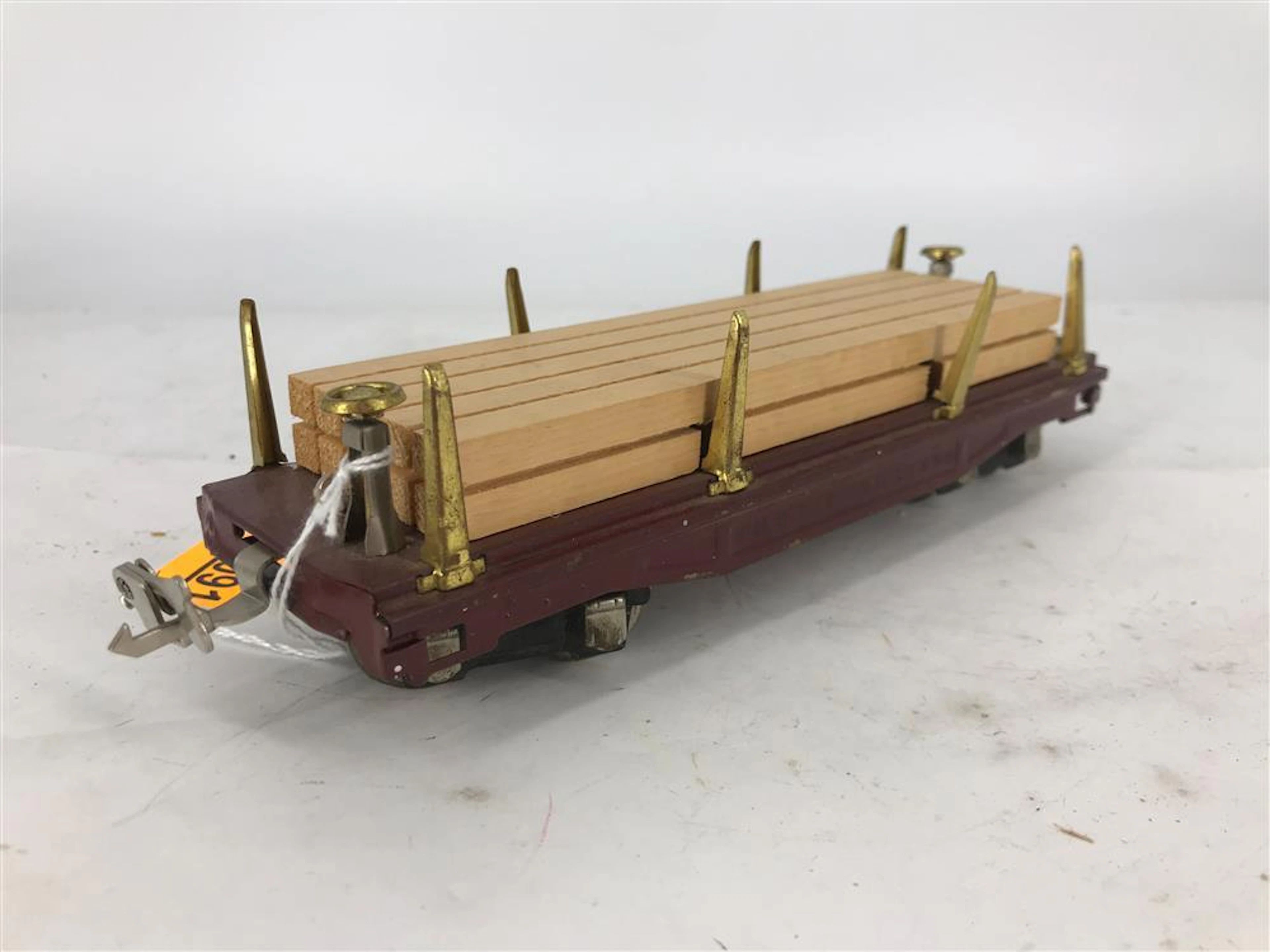 LIONEL PRE-WAR O GAUGE #811 FLAT CAR MAROON WITH LUMBER LOAD