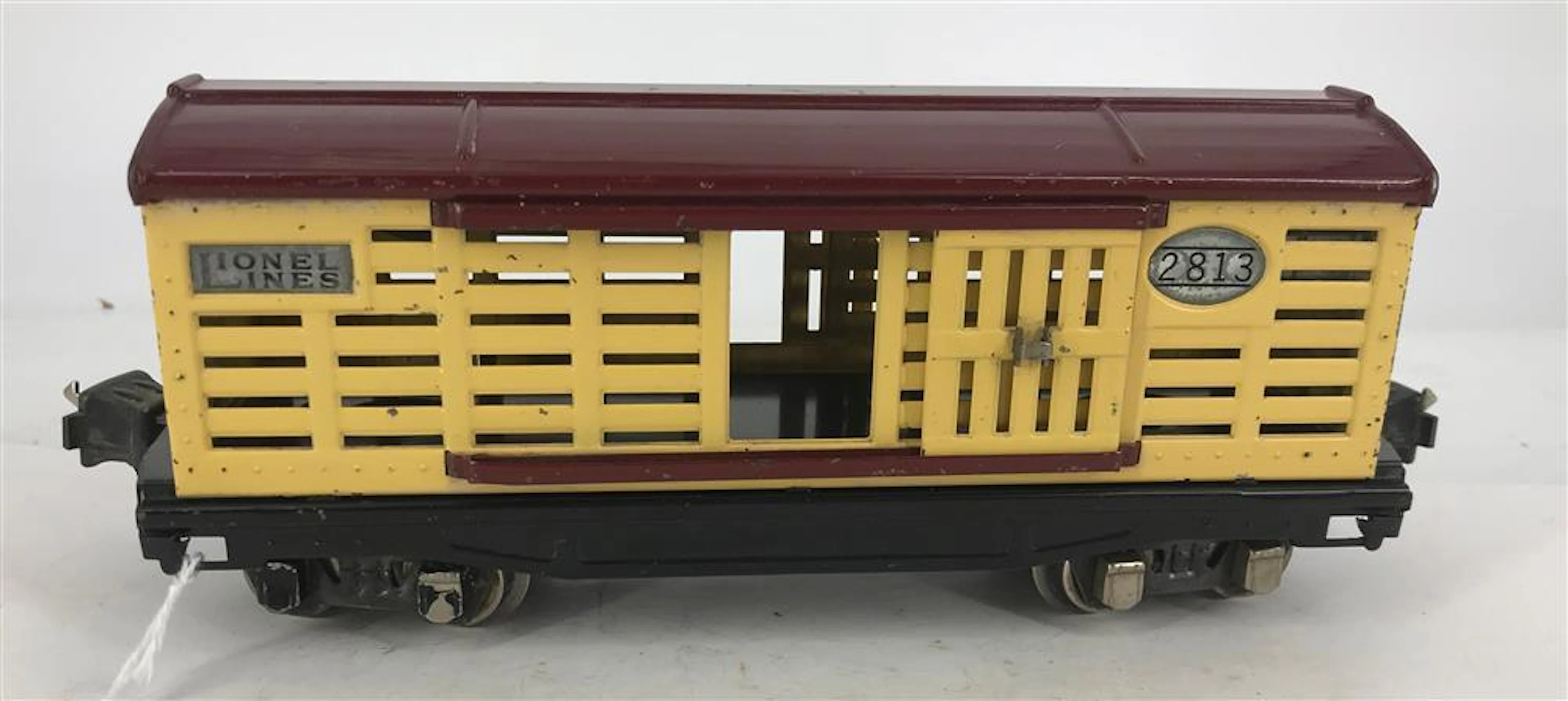 LIONEL PRE-WAR O GAUGE #2813 STOCK CAR YELLOW SIDES MAROON TOP MISSING TWO BRAKE WHEELS