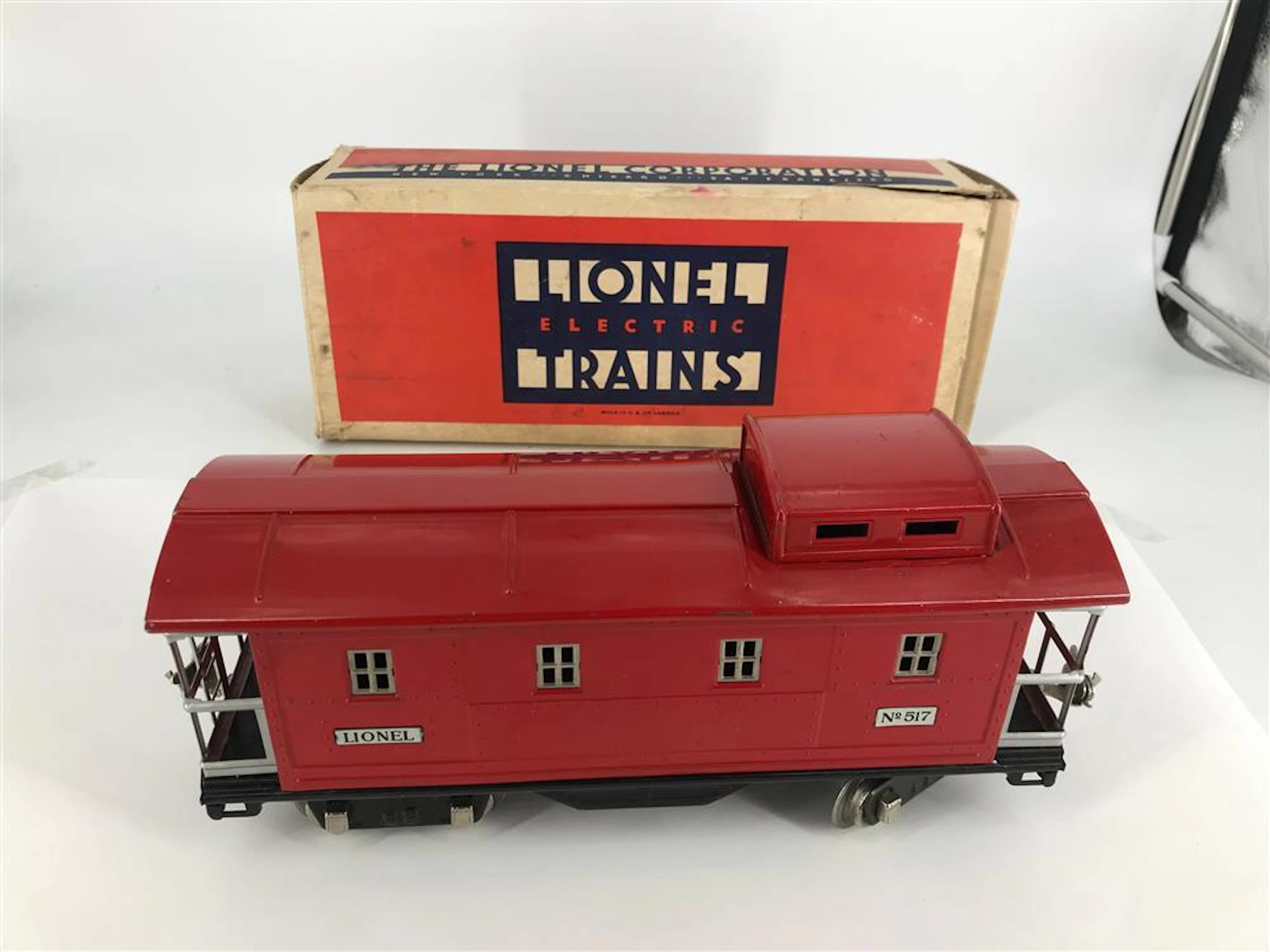 LIONEL PRE-WAR STANDARD GAUGE #517 CABOOSE RED SIDES RED TOP WITH ORIGINAL BOX LIKE NEW