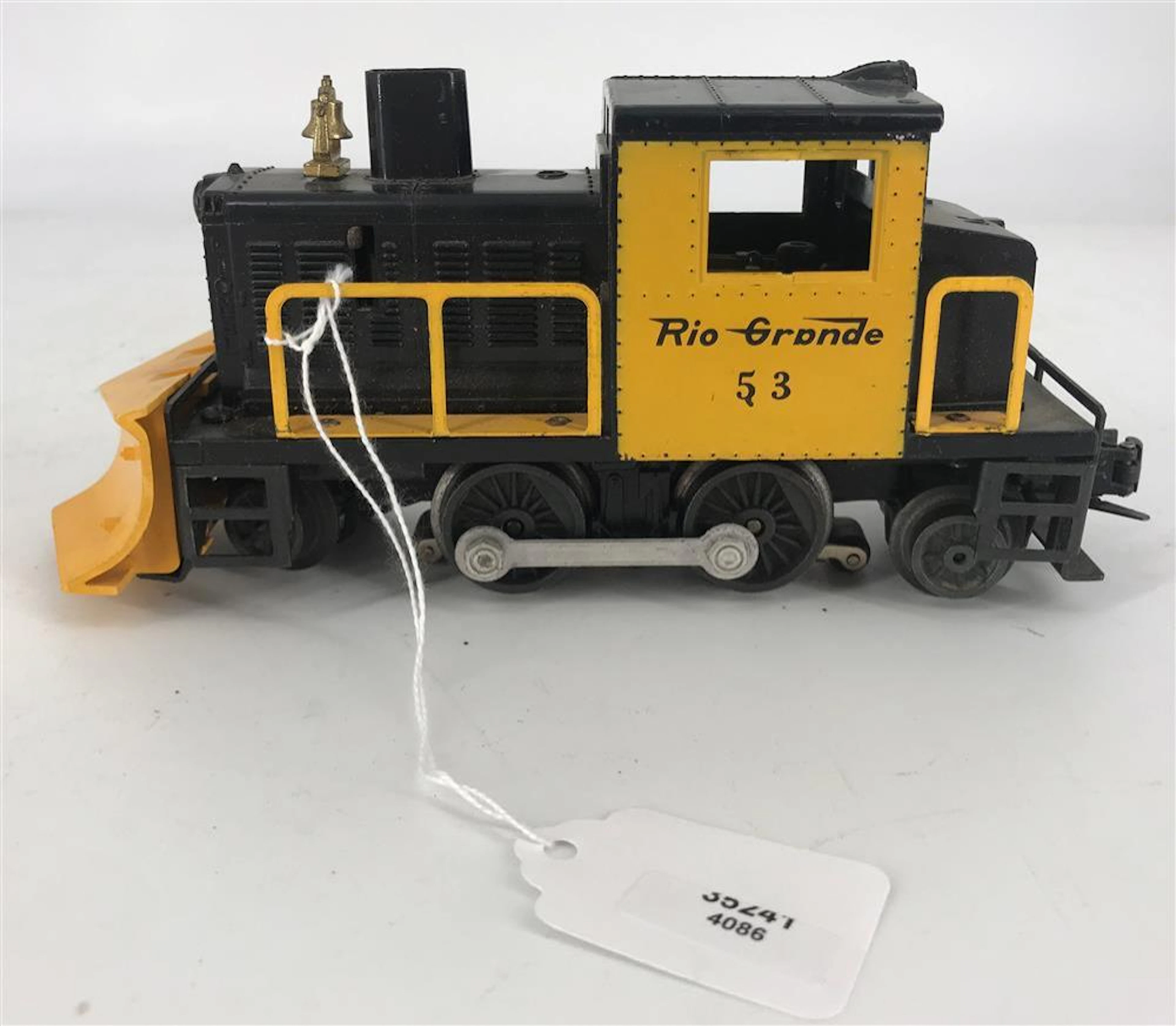 LIONEL POSTWAR O GAUGE 53 RIO GRANDE SNOW PLOW BACKWARDS A ON RIO GRANDE NO WINDOW DIVIDERS