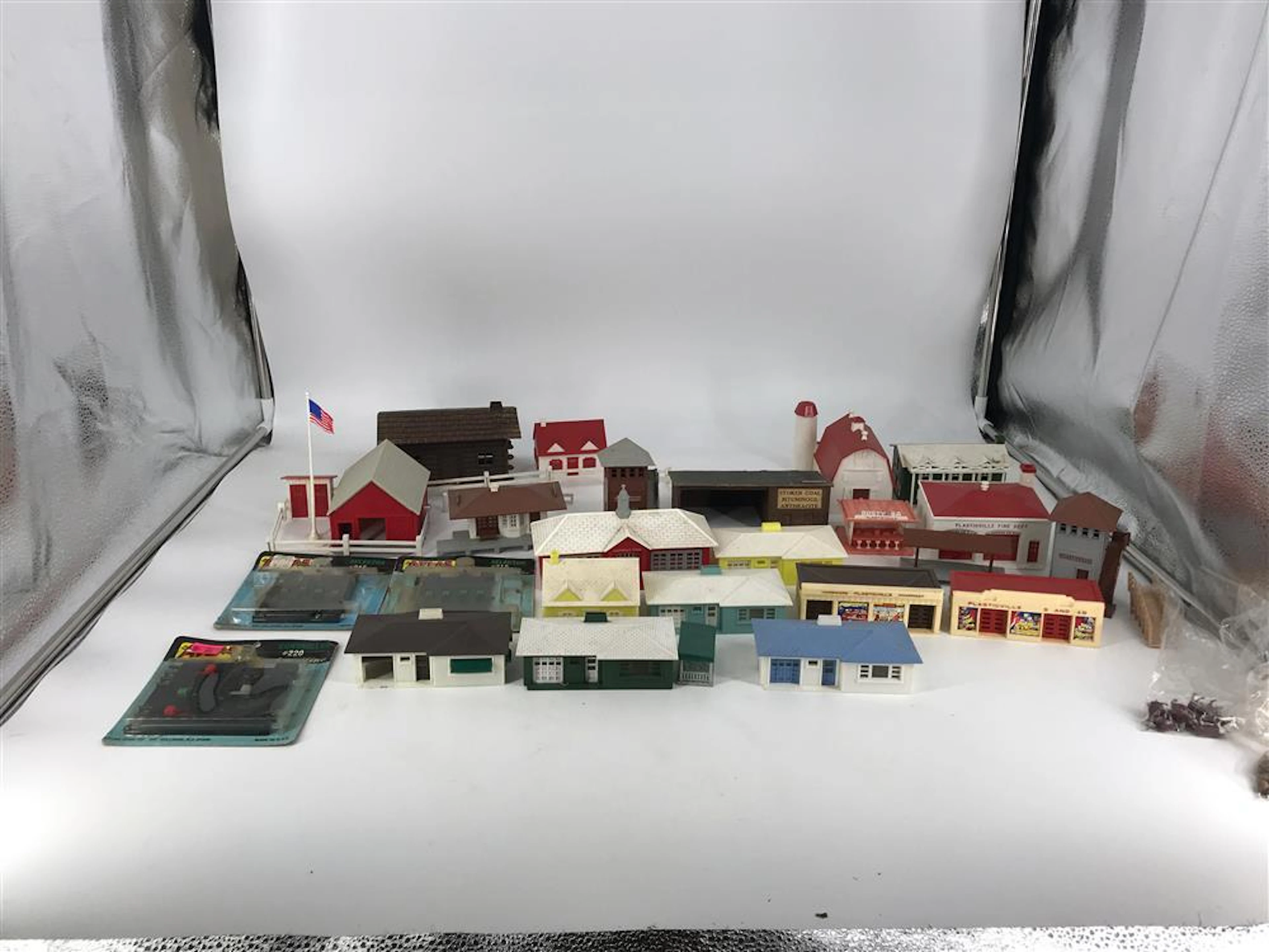 BOX LOT HO BUILDINGS, CONTROLLERS