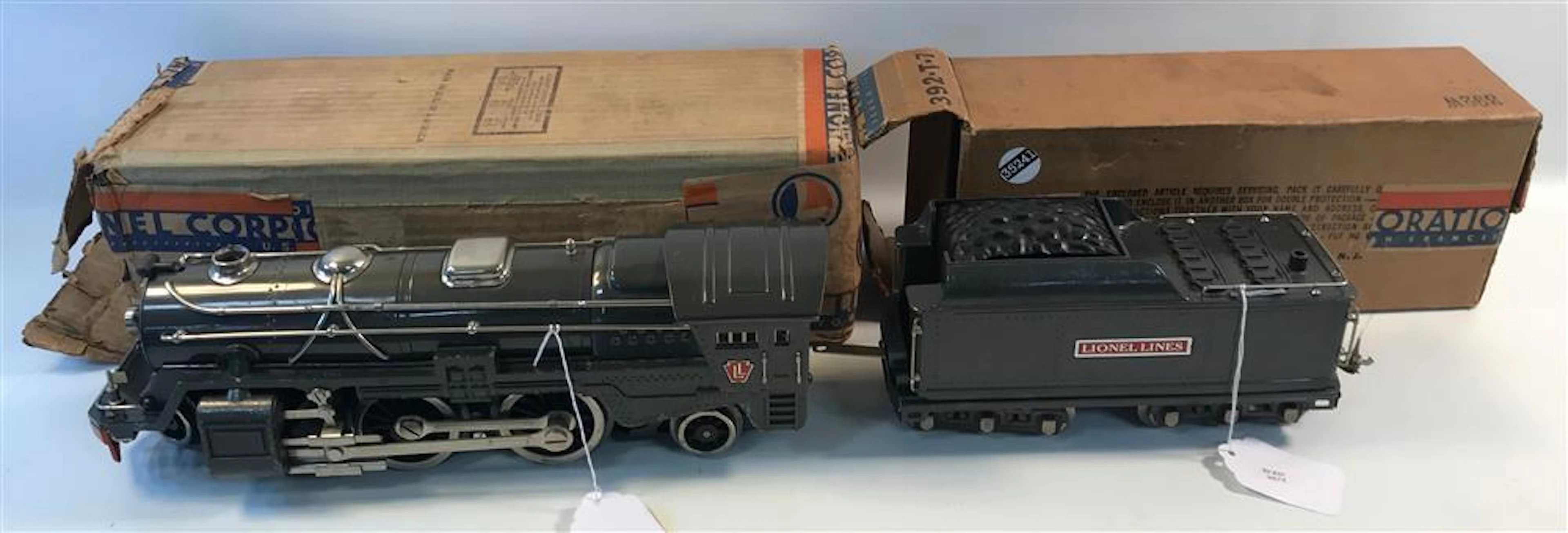 LIONEL PRE-WAR STANDARD GAUGE 392E ENGINE, 4-4-2 LOCOMOTIVE GUNMETAL GRAY AND 392W TENDER WITH ORIGINAL BOXES