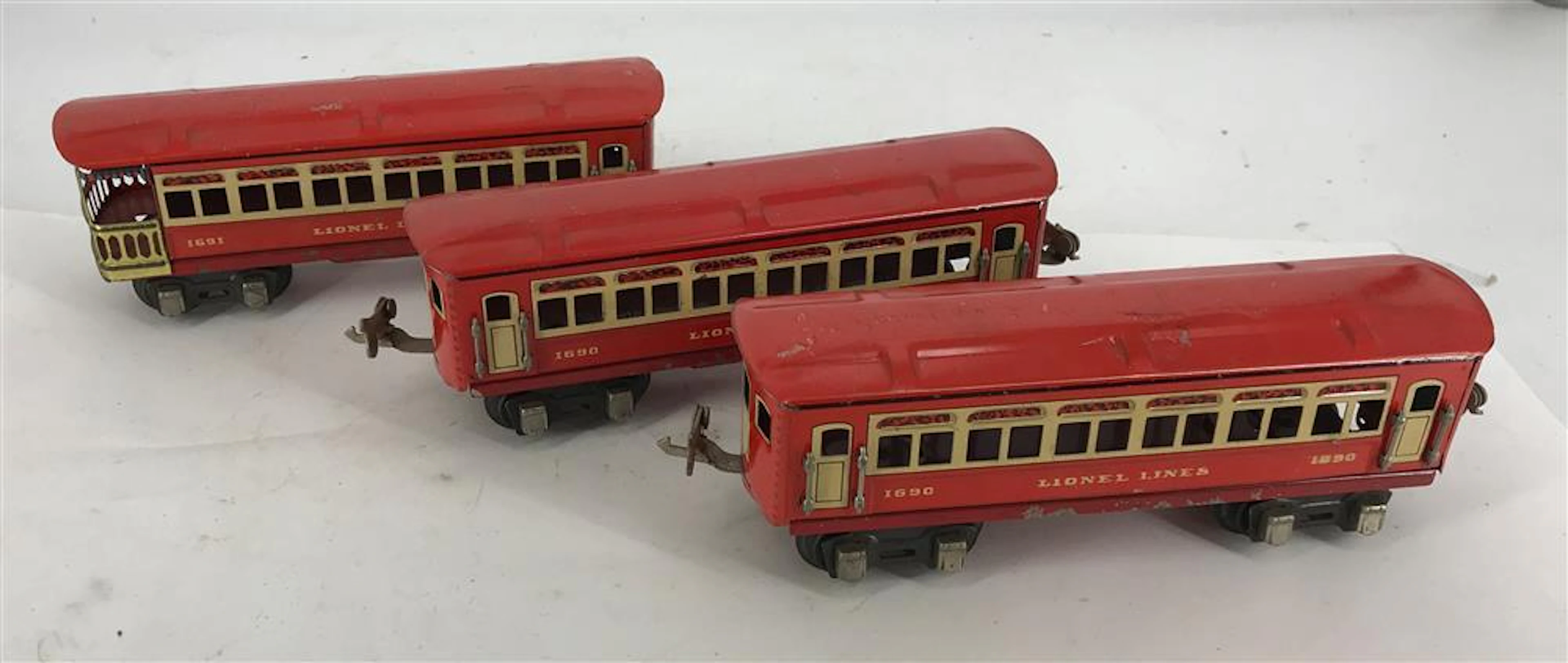 LIONEL PREWAR O GAUGE LOT OF 3 PASSENGER CARS, #1690, #1690, #1691