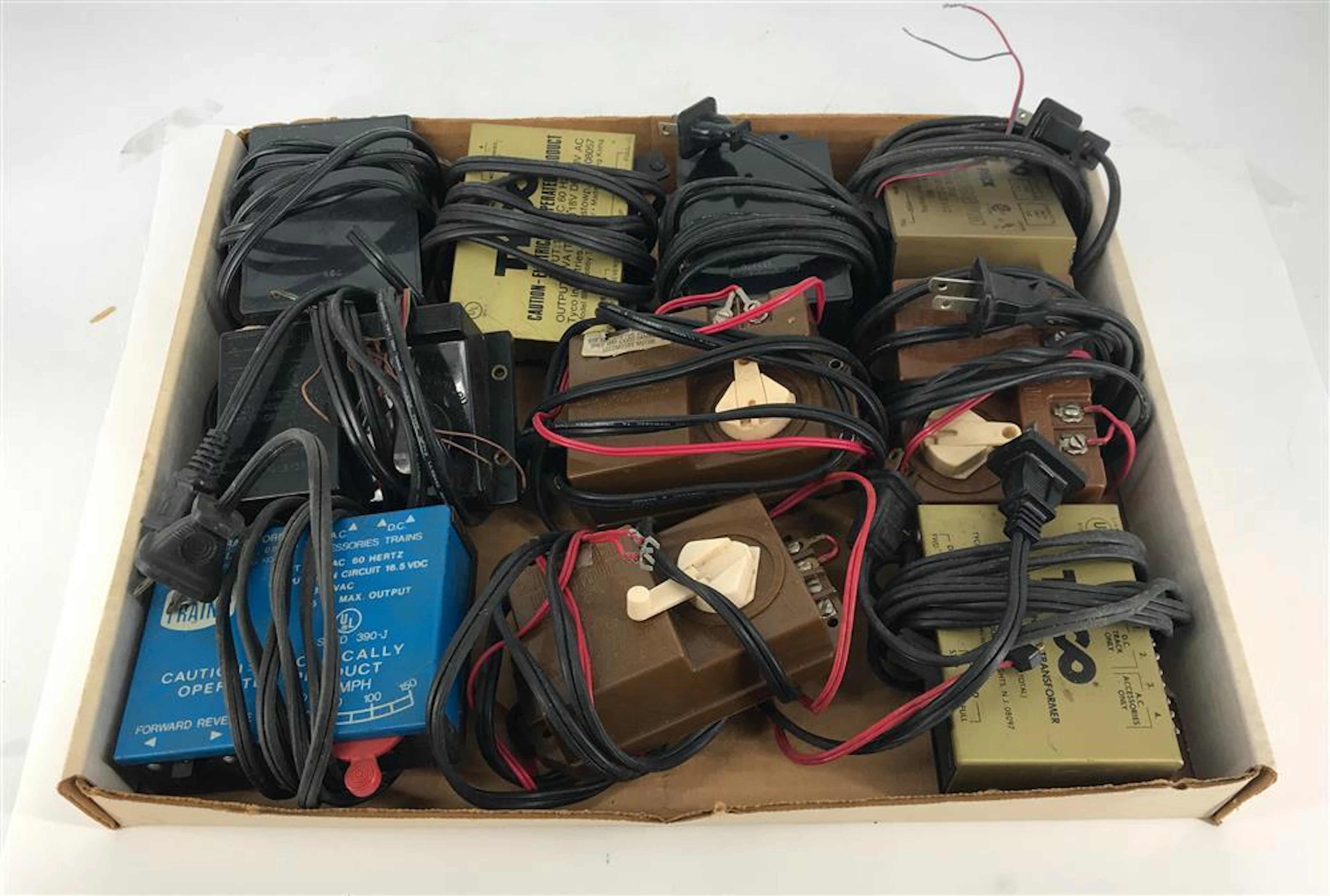 LOT OF HO GUAGE TRANSFORMERS