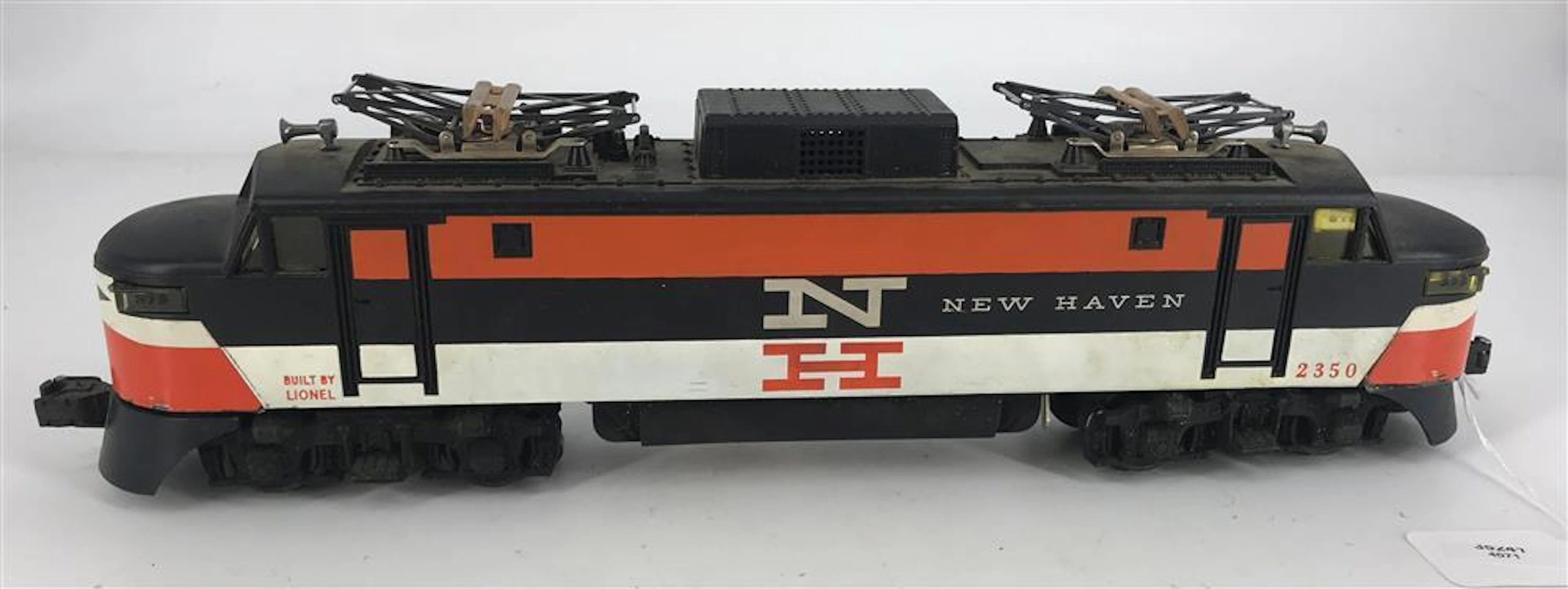 LIONEL POSTWAR O GAUGE 2350 NEW HAVEN EP-5 ELECTRIC LOCOMOTIVE ORANGE AND WHITE STRIPES GO THROUGH DOOR JAMS