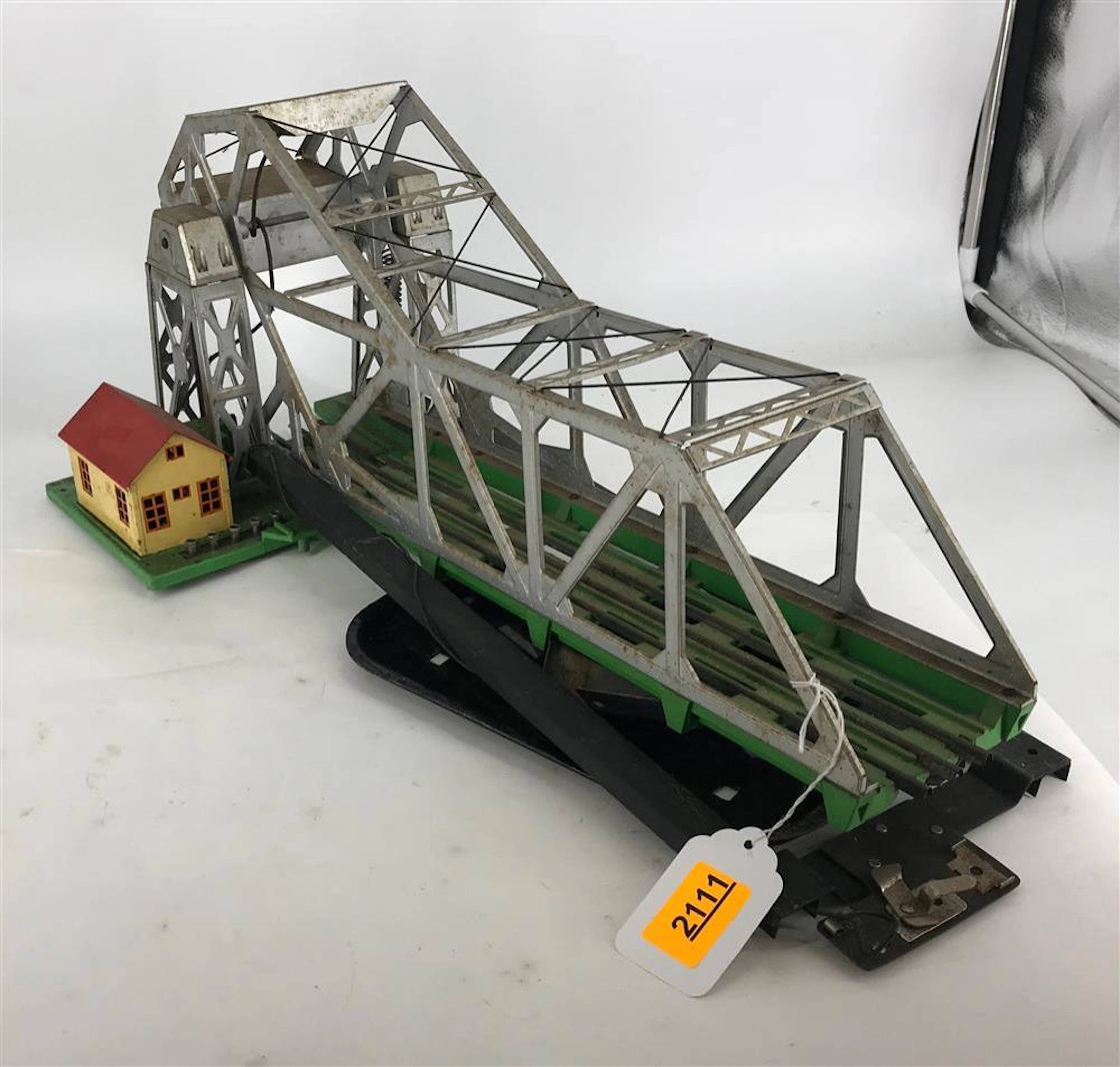 LIONEL O GAUGE PRE WAR #313 BASCULE BRIDGE, WITH ALIGNMENT FRAME