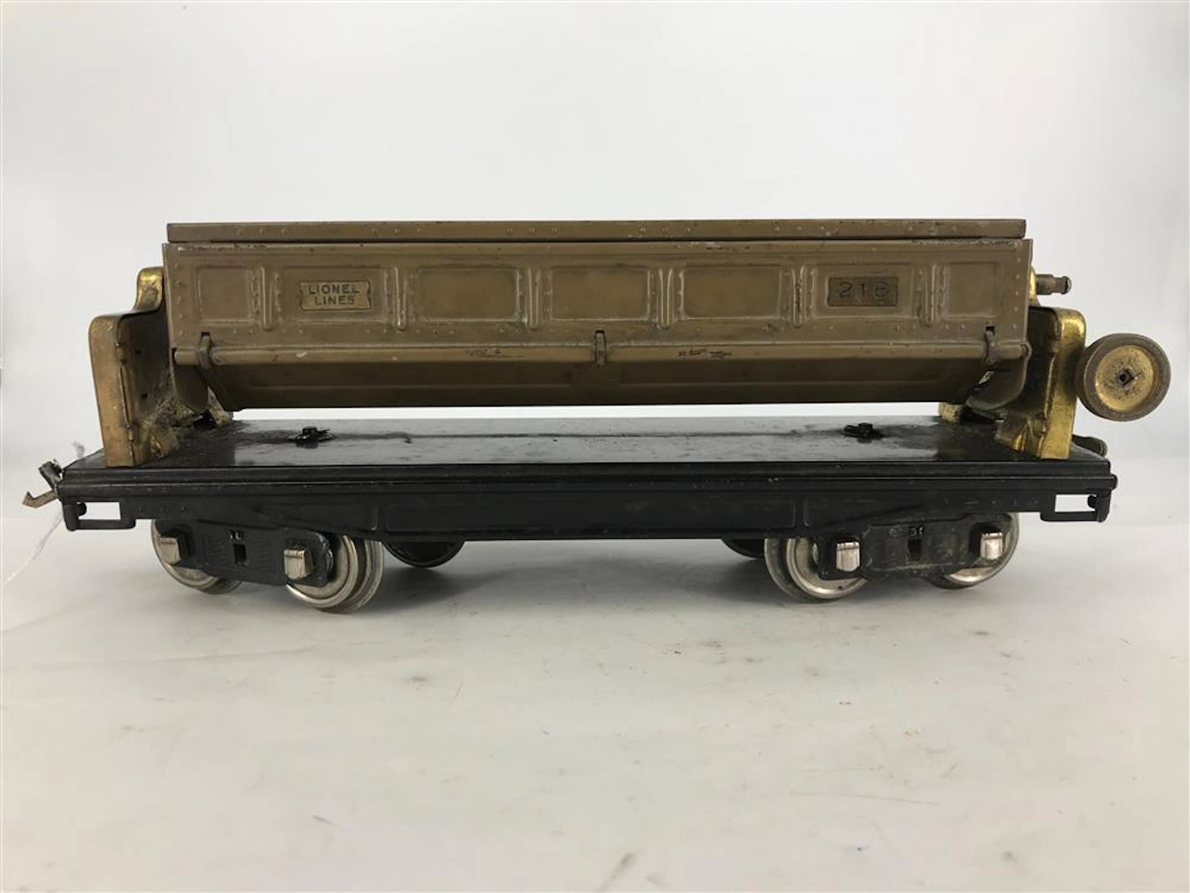 LIONEL PRE-WAR STANDARD GAUGE 218 DUMP CAR, OLIVE GREEN