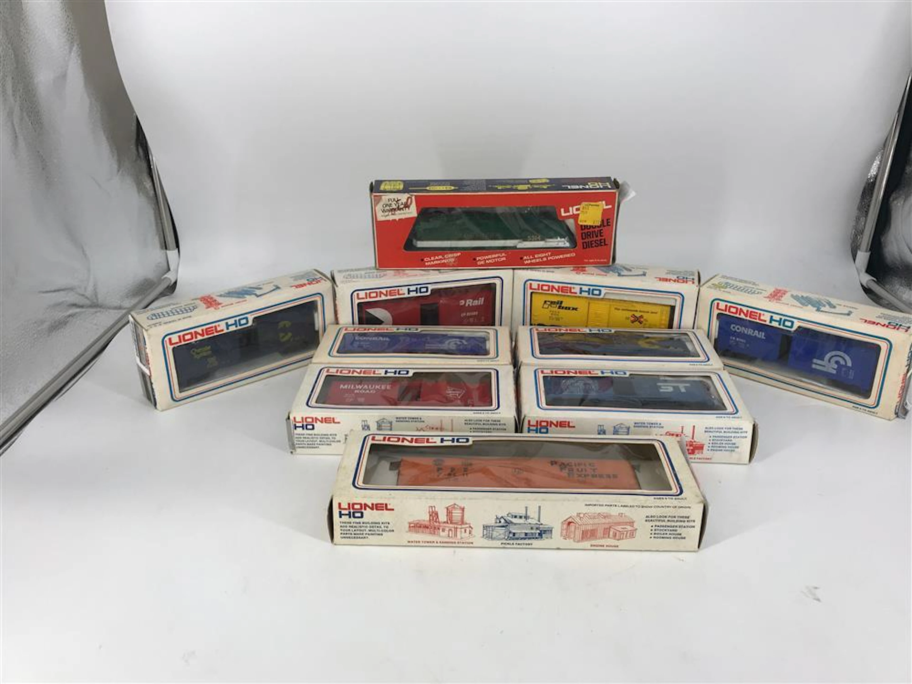 BOX LOT LIONEL HO 5514 DIESEL, 8701, 8703, 8703, 8704, 8400, 8701, 58614, 88513, 8411