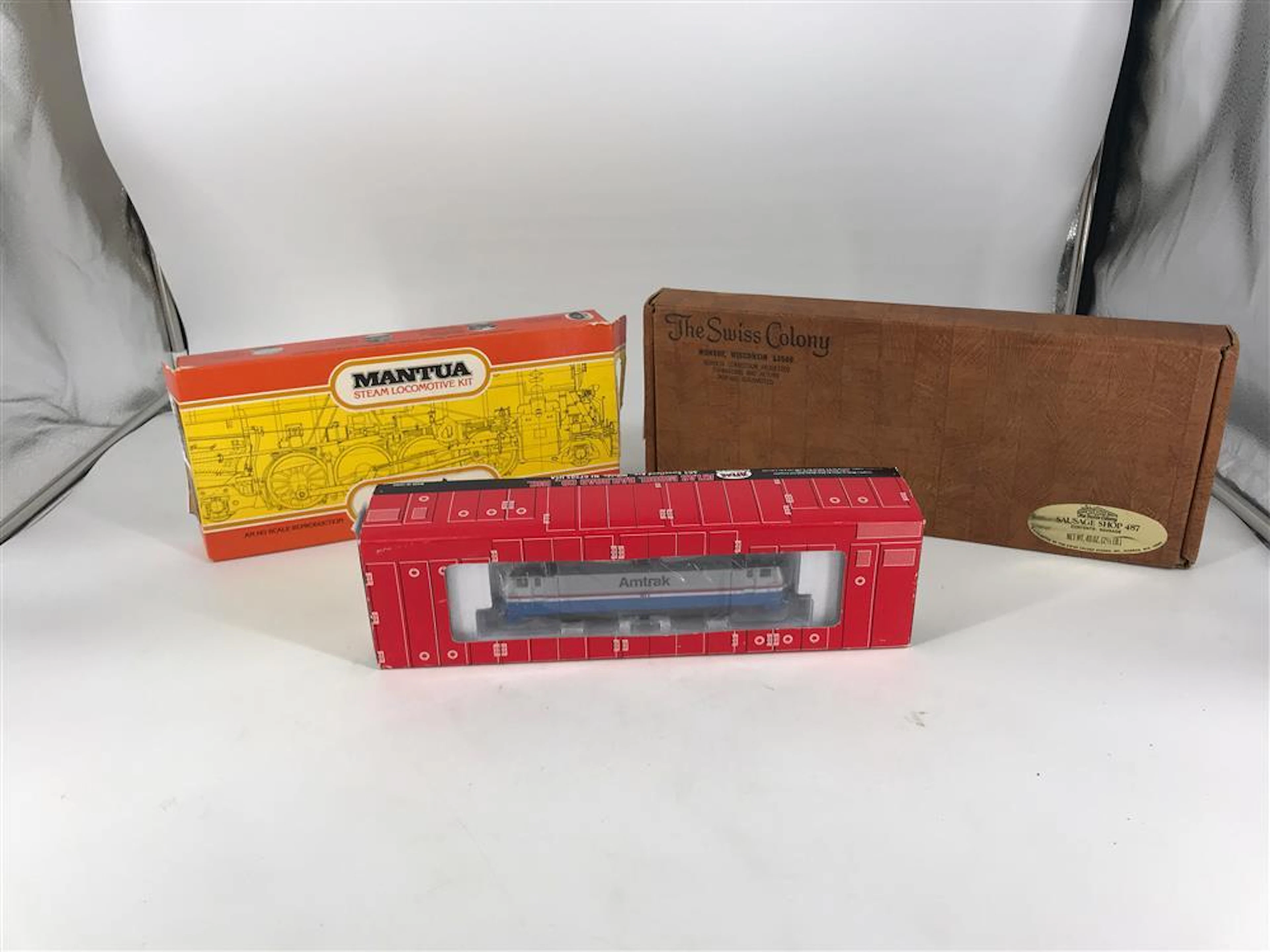 BOX LOT HO CAST F UNIT DIESEL SET, MANTUA CAMEL BACK 2-8-2 STEAM ENGINE AND ATLAS AMTRAK DIESEL