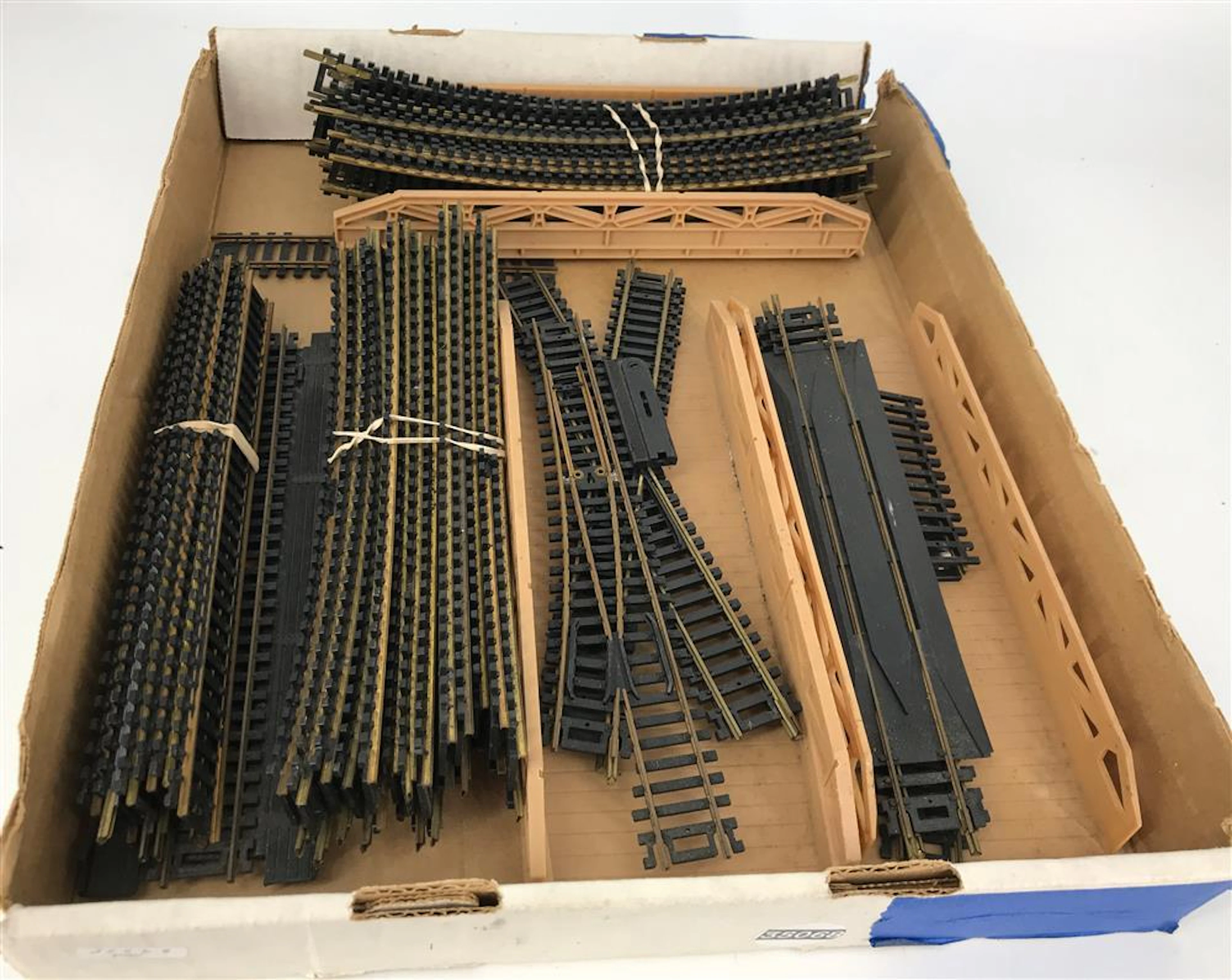 BOX LOT OF MISC HO TRACK AND BRIDGES