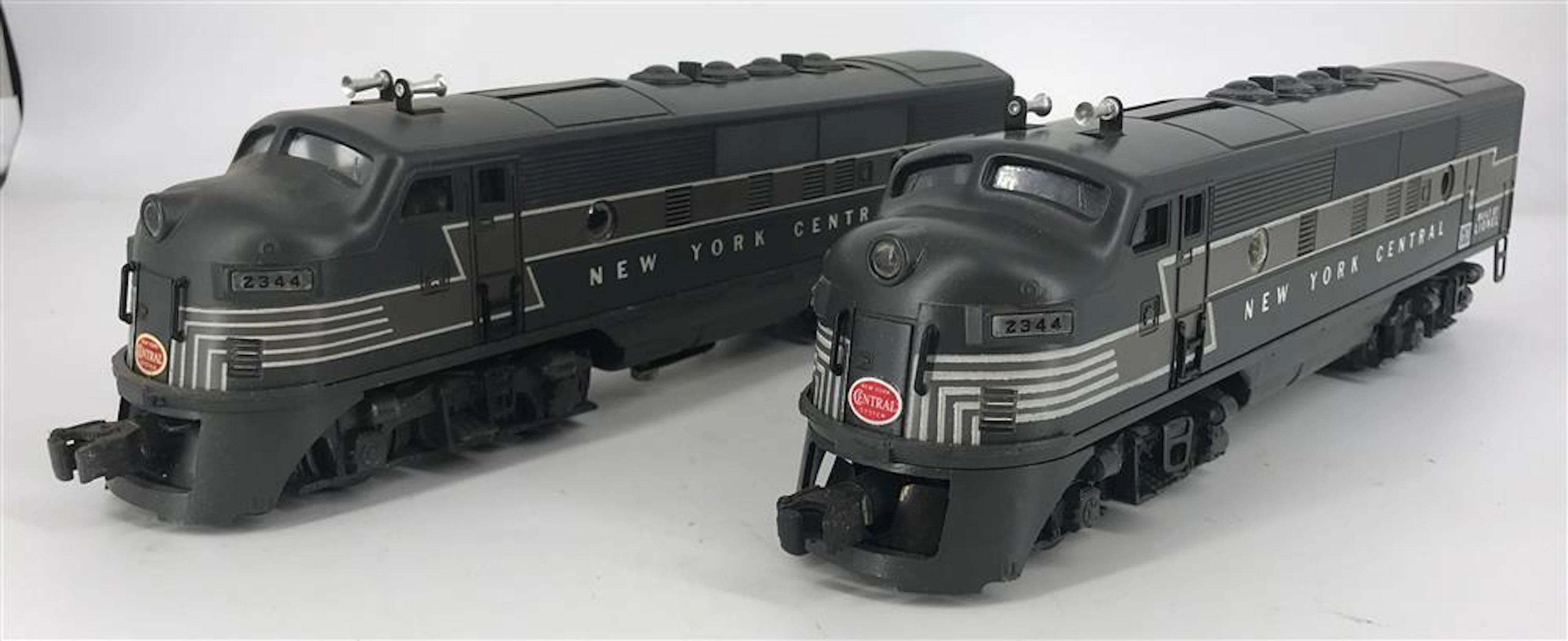 LIONEL POSTWAR O GAUGE 2344 NEW YORK CENTRAL F3 AA SET