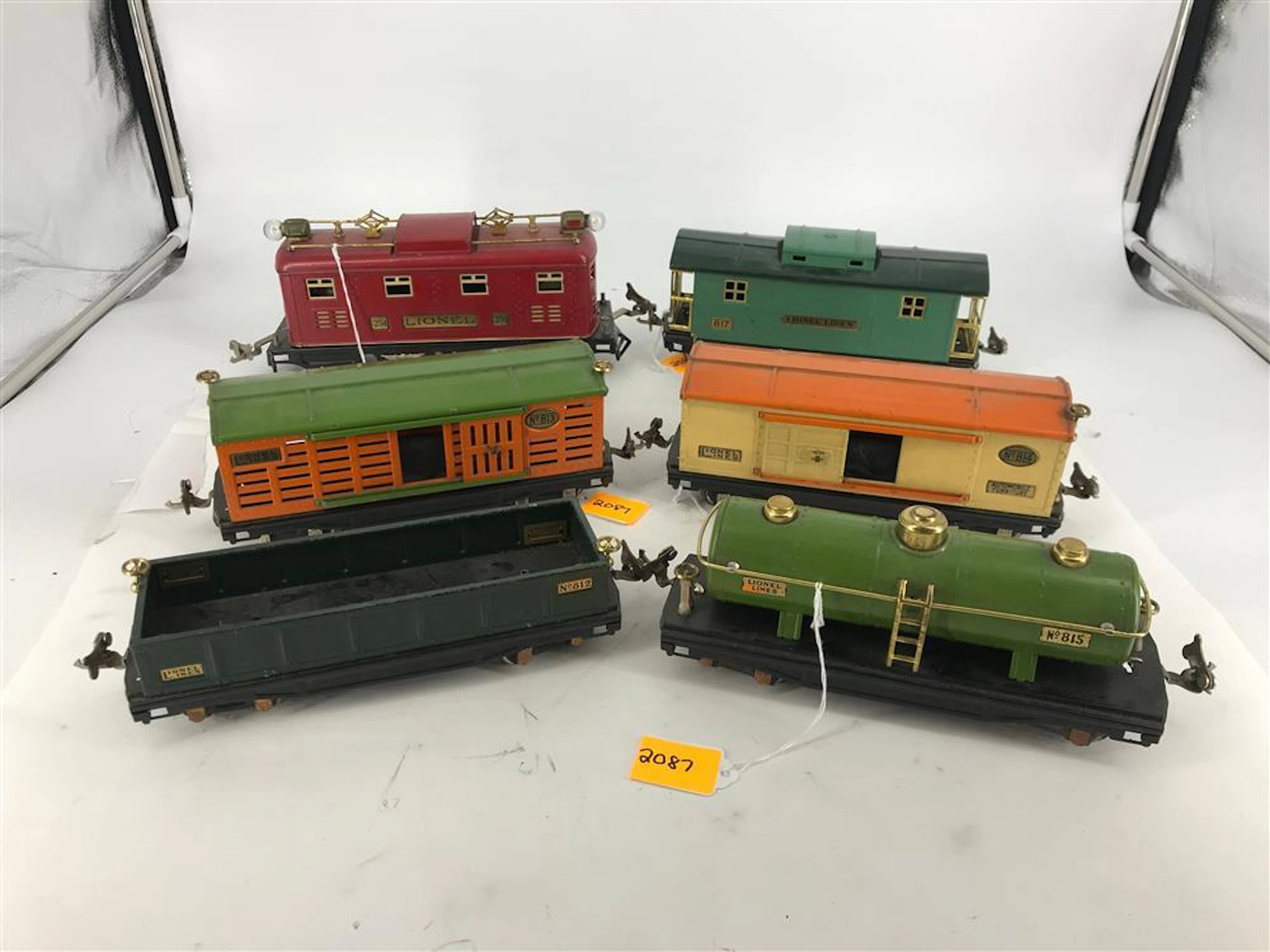 LIONEL PREWAR O GAUGE SET #269 INCLUDING #251 ELECTRIC ENGINE - RED, #812 DRK GREEN GONDOLA, #813 ORANGE WITH PEAGREEN ROOF STOCKCAR...