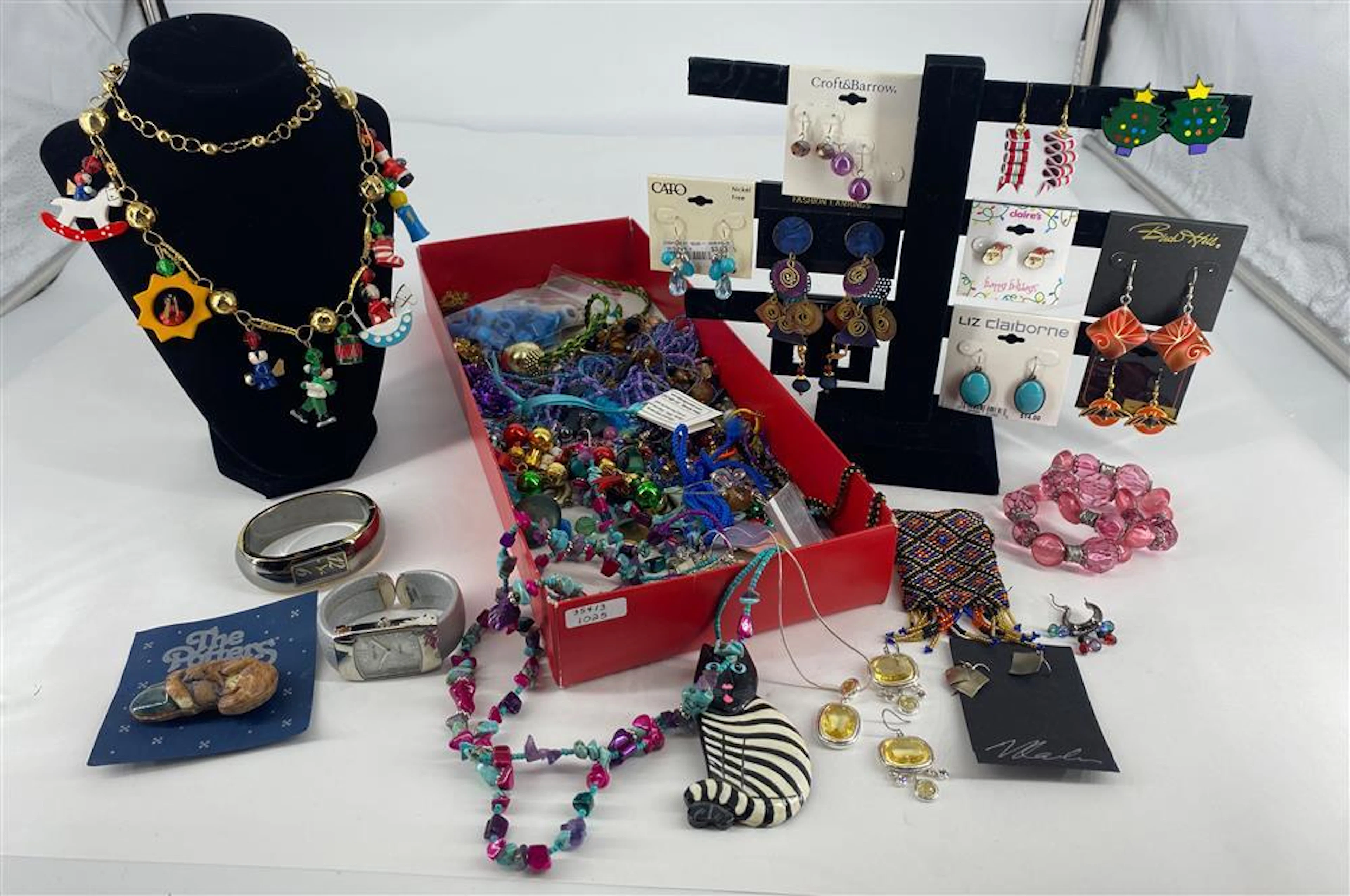 LOT OF ASSORTED FASHION AND COSTUME JEWELRY AND ACCESSORIES