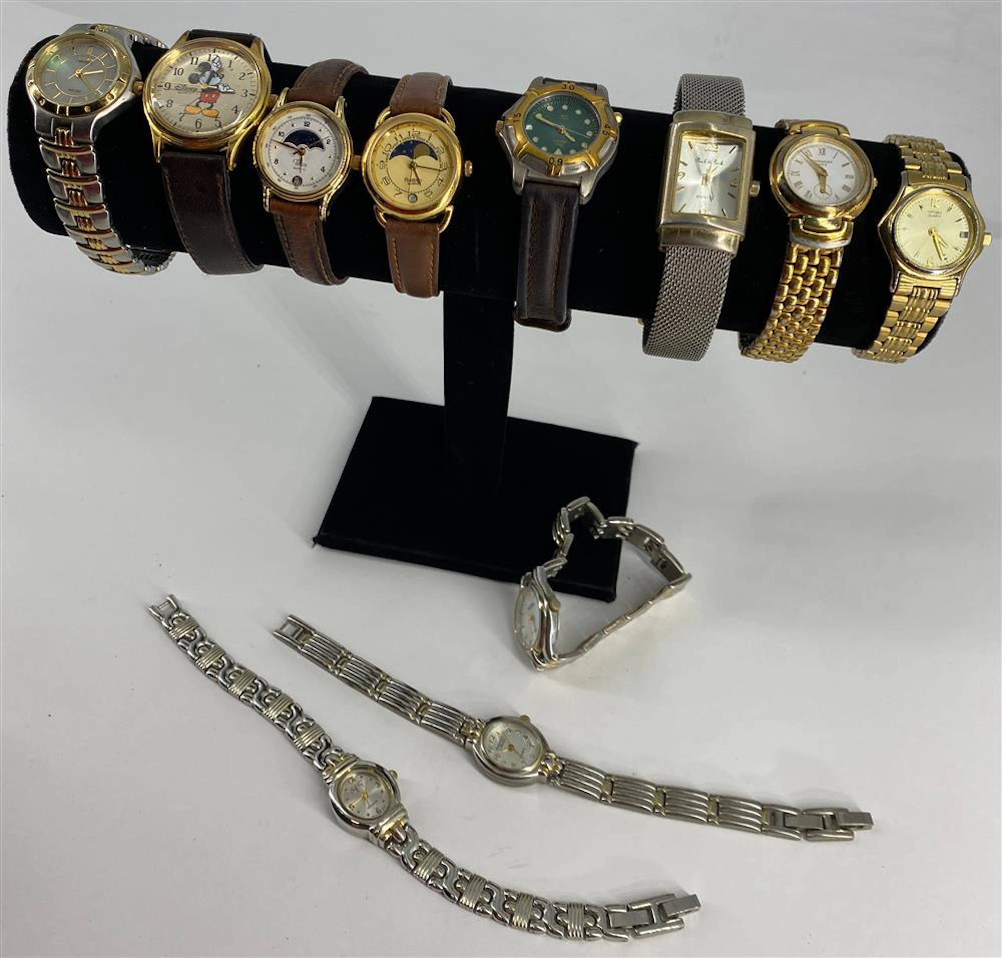 LOT OF ASSORTED VINTAGE TO MODERN WRIST WATCHES