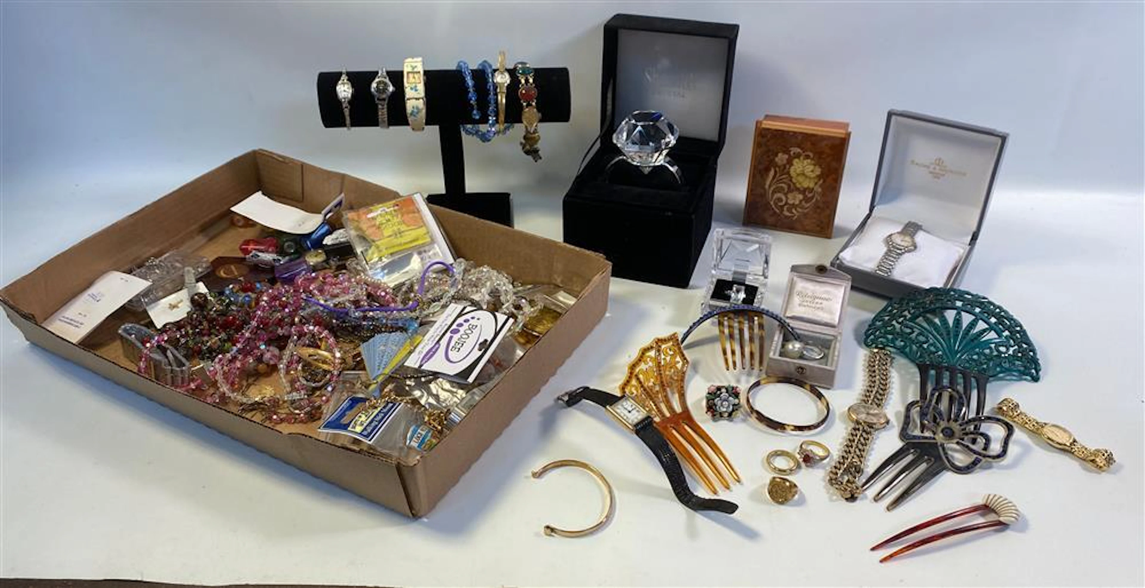 LOT OF ASSORTED COSTUME AND FASHION JEWELRY AND ACCESSORIES