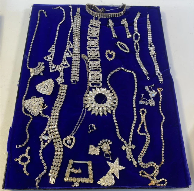 LOT OF VINTAGE RHINESTONE FASHION JEWELRY